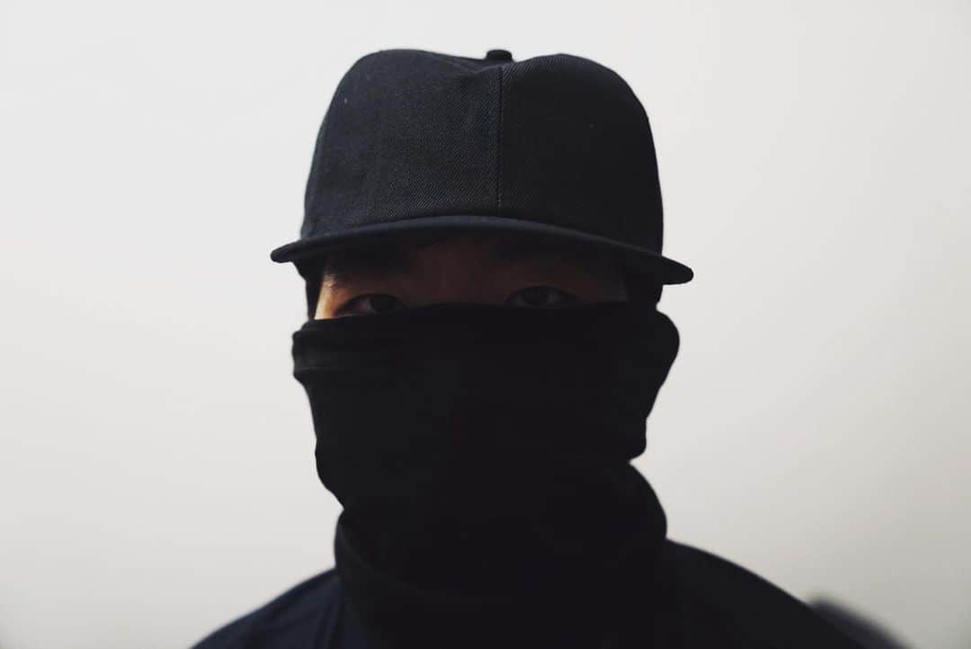堀潤のインスタグラム：「香港取材を終え今から東京。今回はデモに参加する若者達の家を訪ね歩き彼らの生活に触れながら話を。昨晩、インタビューをした若者がデモの途中に警察に逮捕され今も勾留されている。ただただ、自由である事の尊さを行動によって示したい、と語っていた彼が逮捕される異常を見過ごしてはいけない。」
