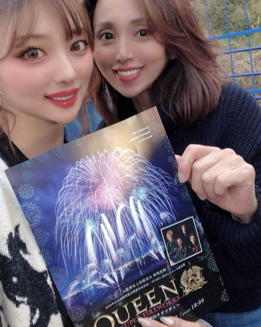 森本あやかさんのインスタグラム写真 - (森本あやかInstagram)「QUEEN SUPER FIREWORKS🎇﻿ 〜夜空のラプソディ〜﻿ ﻿ 大好きなQUEENと大好きな花火﻿ これは観に行くしかない💕って思って﻿ ずっと楽しみにしてた日🎇﻿ ﻿ ママ @kazue_jan06 と おひめ @curucosan と おばあちゃんと親子４代で﻿観に行ってきた✨✨ 次は東京であるみたいやで✨﻿ ﻿ #queen #queensuperfireworks #夜空のラプソディ #大阪舞洲 #花火 #1万3千発 #フレディマーキュリー﻿」11月4日 15時32分 - ayachi0120