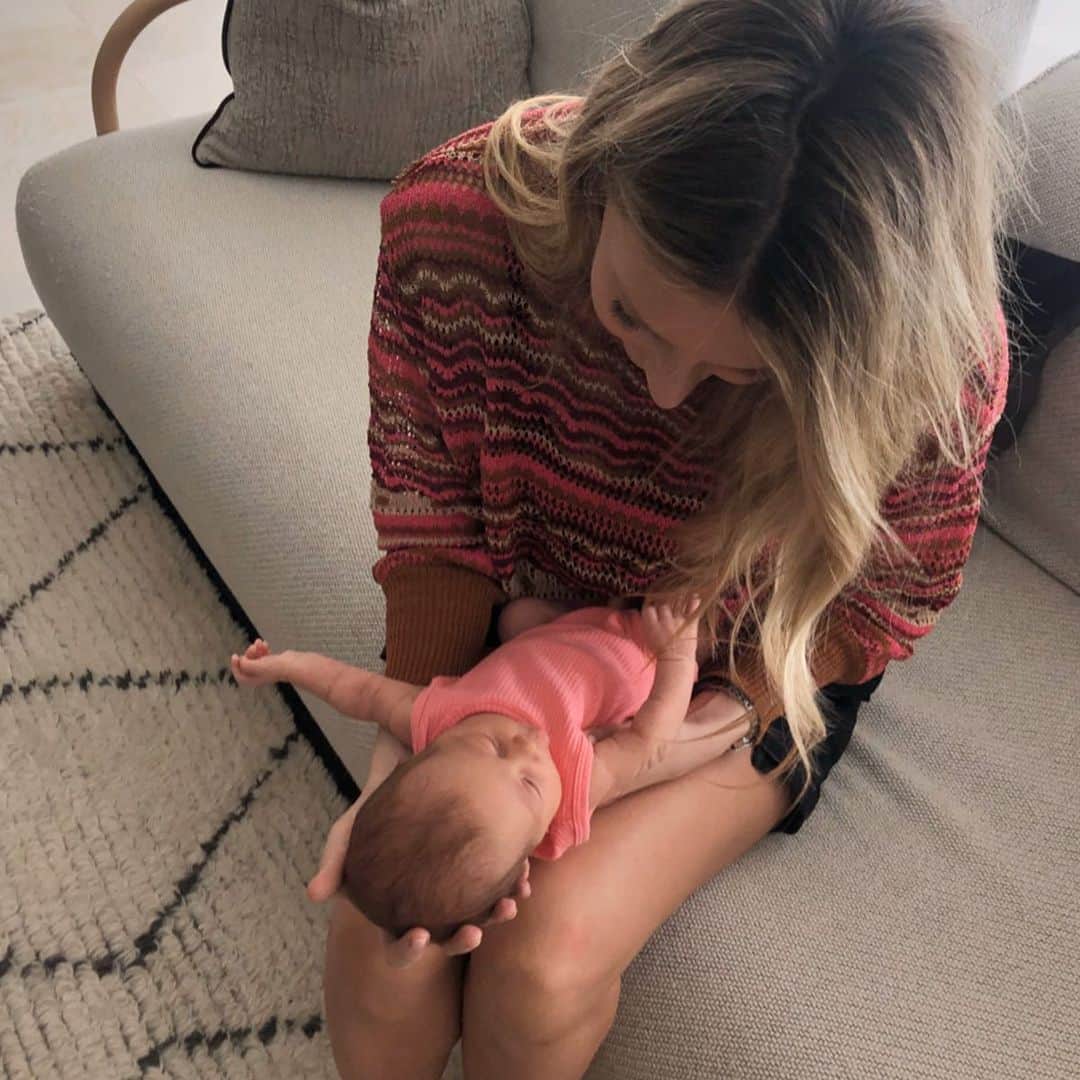 のインスタグラム：「Heart is exploding ❤️🥰 @jbronze__」
