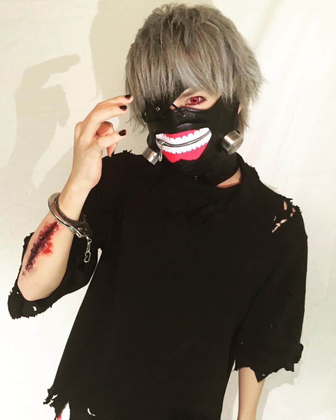 Hiroさんのインスタグラム写真 - (HiroInstagram)「そういえばハロウィンでしたね。  #HappyHalloween #Trickortreat #過去作 #今まで色々コスプレしたなー #てか冷静にお菓子くれないとイタズラしちゃうぞとかエロすぎ #お菓子とか要らないんでイタズラさせて下さい #お願いします。 #今年は完全にハロウィンを忘れて当日渋谷に行ったら悲劇だた #みんなで写真撮った後これ送るからLINE教えてよって男の子が言ってたお #令和のナンパ #前向き #成功したのかな？ #てかコスプレしてると2割増しで可愛く見えるのやめてもらっていいですか？ #あと何歳に見えるーってやつも面白くないんでもうやめませんか？ #わかんねーからきいてんだよ #でもそういう奴がIsurrender。 #こいよ」11月5日 1時30分 - hiro_mfs_official