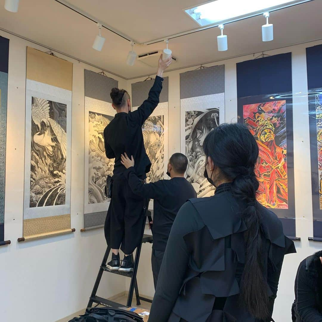 中野義仁さんのインスタグラム写真 - (中野義仁Instagram)「虎狼展 Korouten, ＊展覧会場が原宿から道玄坂に変更です ‼️ 11月 5日 〜11日 迄 。 〒150-0043 渋谷区 道玄坂 1-15-3 プリメーラ道玄坂 102。 "アートギャラリー道玄坂" 電話番号 03-5728-2101 FAX  03-5728-2102 午前11時〜17.30迄。 協賛金 1名様 500円。 ＊New location this year ‼️ 〒150-0043  1-15-3 Dogenzaka Shibuyaku 。 102 Premailer Dogenzaka "Art Gallery  Dogenzaka" tel  03-5728-2101 fax 03-5728-2102  N ovember 5(Tue)〜11(Mon)。 11.00am〜17.30。 support fee one person  500yen。  #H2ocean #H2oceanproteam #officialh2ocean #instagram #painting #traditional ＃exhibition #scroll #freehand  #japan #art #artist #artistmafia #friend #tattoos #tattooing #tattoo #tattoomag  #inK #inkdmag #tattoomagazine #tattoos_of_instagram #memarky  #tattoolifemagazine #tattooenelgy #tattooinstagram #tattoomania #artistmafia #tattoocultur #tattoocomunity #tattooculturmagazine #tattooare  @jessyentattoo @dennis_camsupply @yokohama_tattoo_museum @souryou @kiwamijewelry @horiyoshi3shop @taiwantattooconvention 🙇‍♂️🙏🙇‍♂️🙏🙇‍♂️🙏👍‼️👌💙💚❤️🖤🧡」11月5日 1時33分 - horiyoshi_3