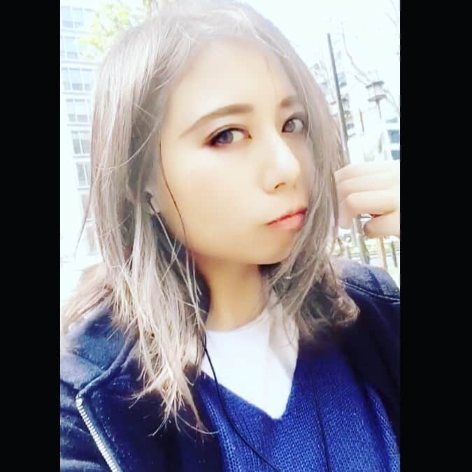 佐々木みえさんのインスタグラム写真 - (佐々木みえInstagram)「TikTokの髪色チェンジ効果で遊ぶと いつもこの髪色にしたいなぁって思う  #selfie #happy #instagood #style #l4l #ff #instafollow #followme #girl #ladies #love #いいね #follow #followback #follow4follow #f4f #likeforfollow #like4likes」11月5日 1時43分 - ruby.sasamin