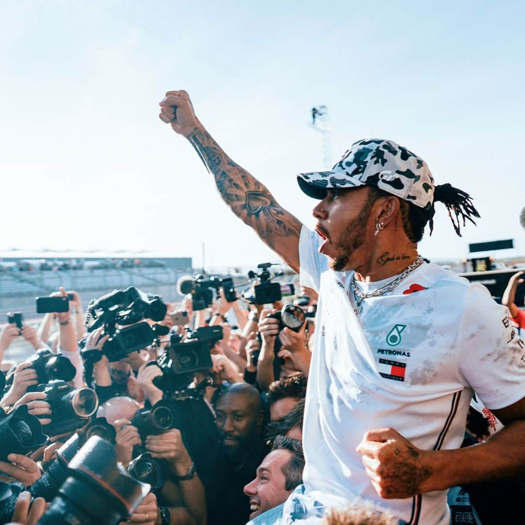 ルイス・ハミルトンさんのインスタグラム写真 - (ルイス・ハミルトンInstagram)「Never give up on your dreams guys. Keep believing, keep fighting 🙏🏾 #grateful #teamlh #wewinandwelosetogether」11月5日 1時46分 - lewishamilton