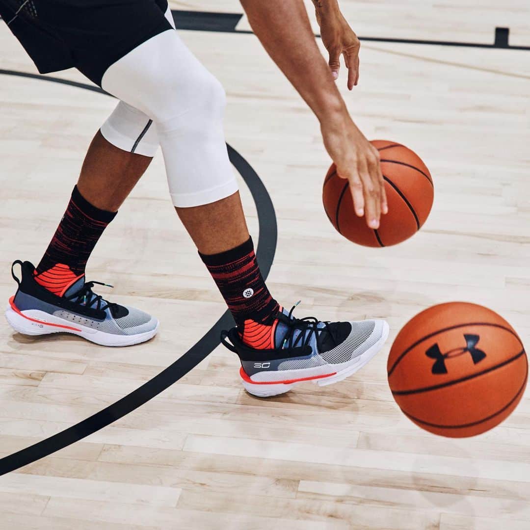 Under Armour Basketballさんのインスタグラム写真 - (Under Armour BasketballInstagram)「This is for the UNDRTD.  For the ones that embrace doubt, scrutiny, and obscurity.  Show them you’re Underrated in the #Curry7.  Shop now - Link in bio.」11月5日 2時02分 - uabasketball