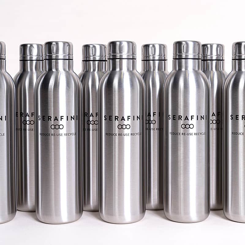 のインスタグラム：「Reuse-reduce-recicle🍀🍀🍀Discover the new water-bottle Serafini! #weareserafini #reduceplastic #newgift #serafinishoes #noplastic」