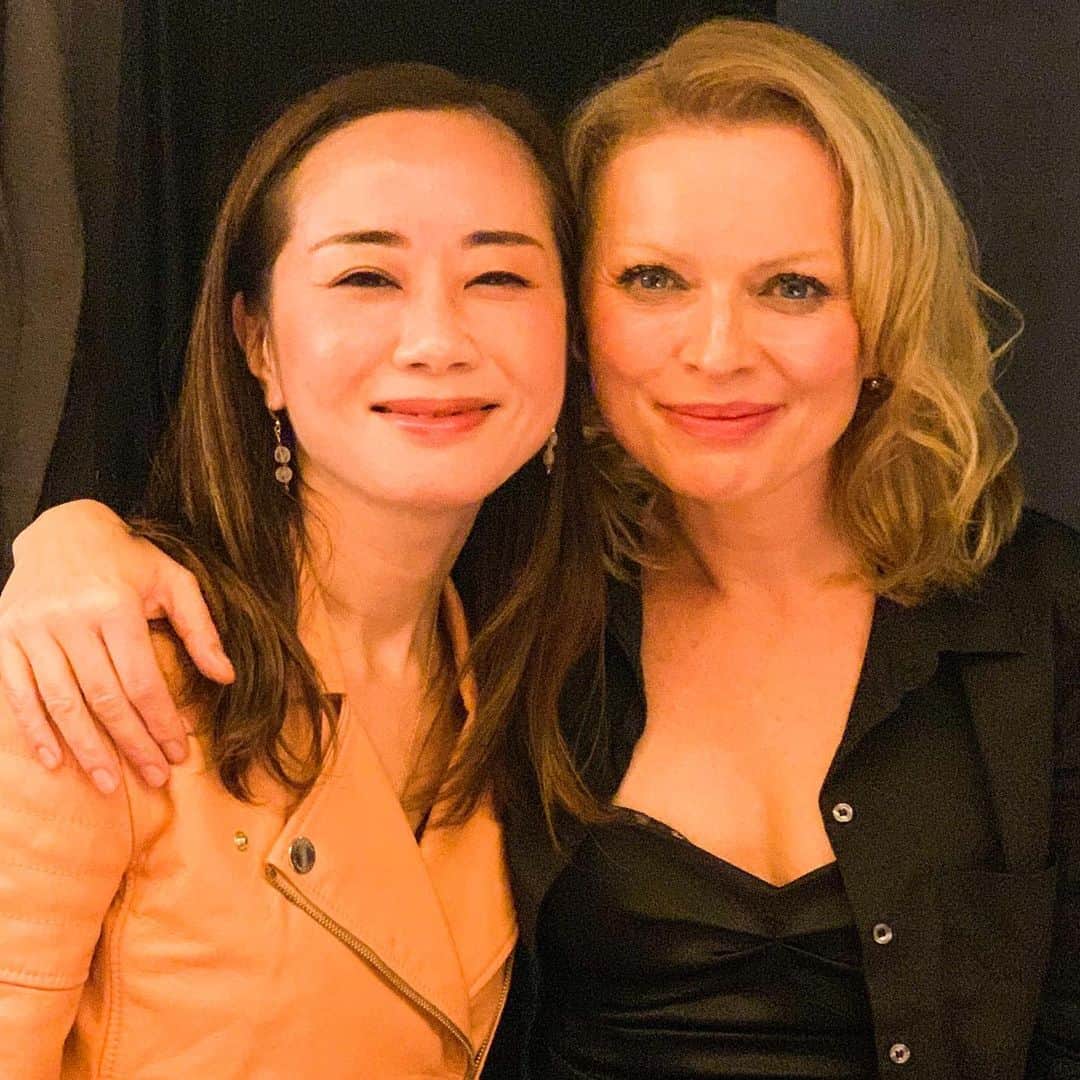 のインスタグラム：「Her voice took me to another world.  Thank you @annamariajopekofficial for the wonderful music! ポーランドを代表するシンガーアンナマリアヨペックさんのブルーノート東京公演へ。伝統楽器も操る多彩なバンドと彼女の懐かしさすら感じるしなやかな声で別世界へいざなってもらいました。 #poland #polish #singer #ポーランド　#music #ブルーノート東京 #bluenotetokyo」