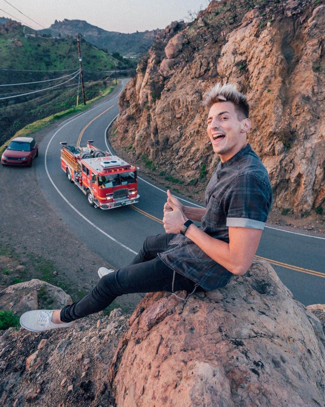Mark Dohnerのインスタグラム：「HUGE THUMBS UP to the LAFD for their efforts during the recent LA fires 🚒 let them be an example to DO GOOD for someone else TODAY! 🙌🏻 #mondaymotivation」