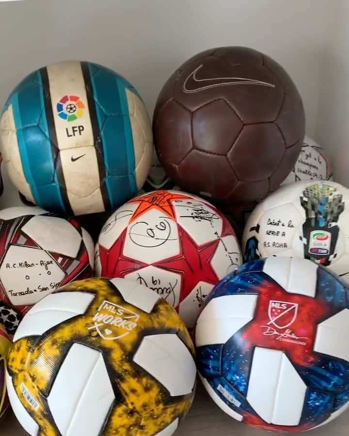 ボージャン・クルキッチのインスタグラム：「I've achieved many of my dreams with these balls. ⚽🏆🏅 ...And with hard work, hope there are a good few more to come. 😁 // Los balones con los que he cumplido muchos de mis sueños. ⚽🏆🏅 ...Y los que, con trabajo, espero seguir haciendo acopio. 😁」