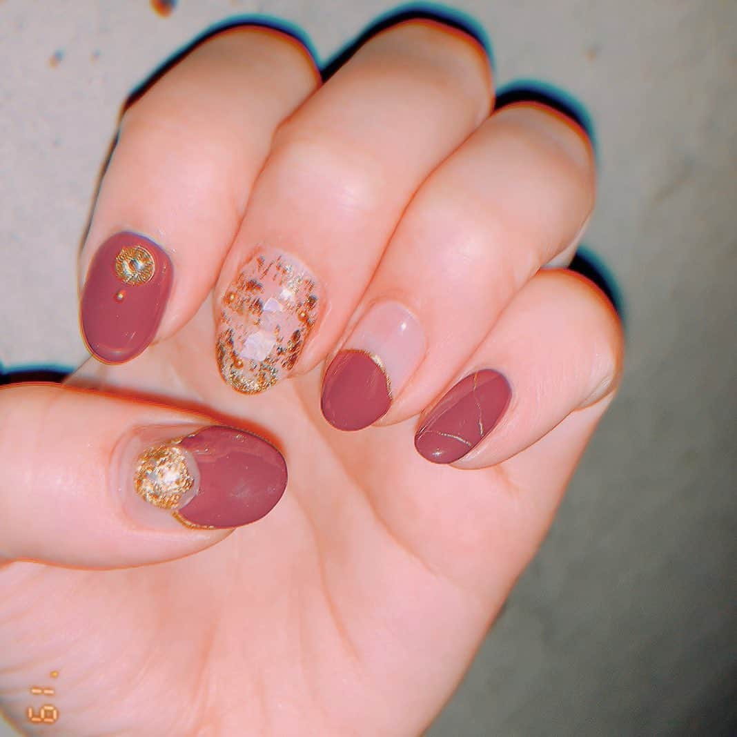 坂口莉果子のインスタグラム：「Autumn 🍂 💅🏻 ・ ・ ・ ・ #newnail  #autumn  #color  #japan  #ネイル  #秋」