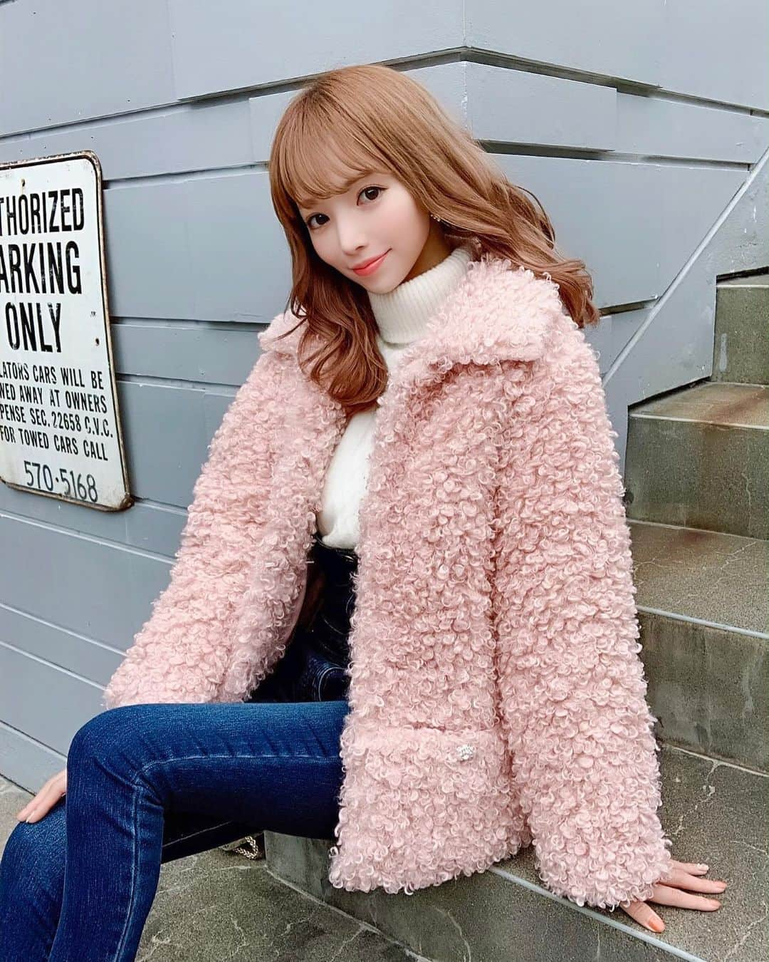 八鍬里美さんのインスタグラム写真 - (八鍬里美Instagram)「くるくるプードル🐩ちゃんコート🧥 濃すぎず、甘すぎず、オトナも着れる絶妙ピンクがかわいすぎ🙌✨ そろそろアウターも色々ほしくなりますね(´,,•﹃ •,,｀) 💓💞 . #プードルコート#冬コート#大人ピンク#冬#彼ウケ#モテ#150cmコーデ#ミシェルマカロン#michellmacaron」11月4日 18時21分 - satomi_yakuwa