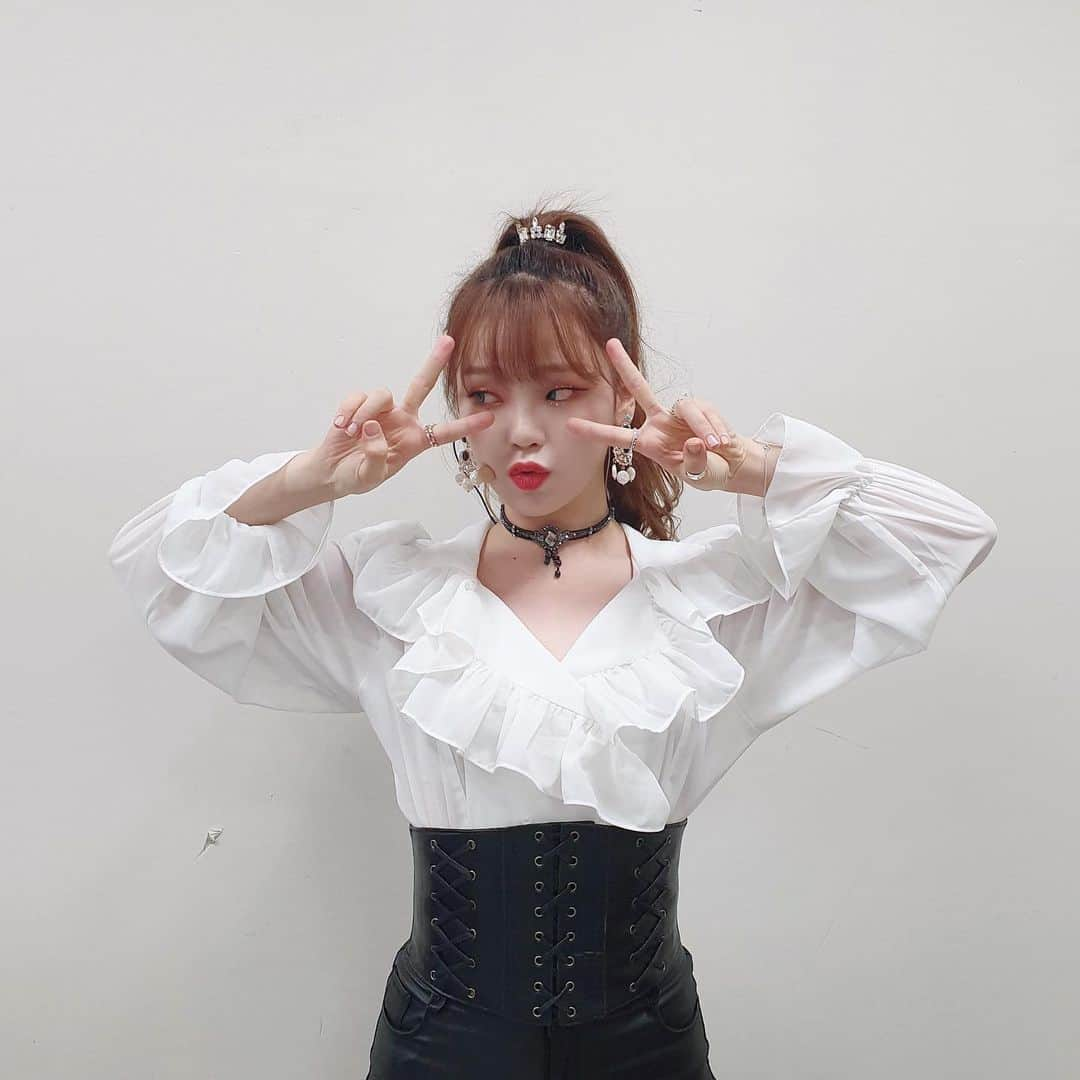 OH MY GIRLさんのインスタグラム写真 - (OH MY GIRLInstagram)「분위기 씅씅 📷📸 #오마이걸 #OHMYGIRL #OMG #승희」11月4日 18時24分 - wm_ohmygirl