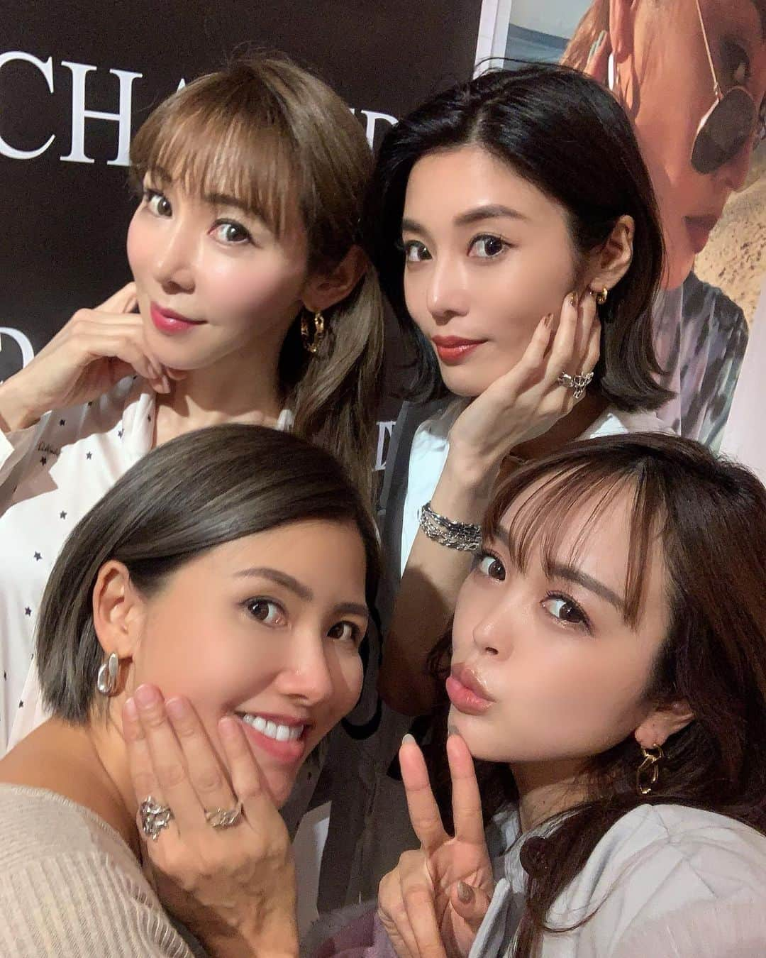 板橋瑠美さんのインスタグラム写真 - (板橋瑠美Instagram)「久々の聖南ちゃん♡﻿ ﻿ ﻿ 私の愛するなっちゃんが社長を務めるレモンツリーから、﻿ 新ブランド　@unchained.jp 💓  プロデューサーの聖南ちゃんは、﻿ 6年前位に、お仕事でご一緒した事があり﻿ その時から同い年なのにすごいしっかりしてて﻿ カッコよくて惚れ惚れしてました♡﻿ ﻿ この　UNCHAINED は 「自分らしく何かに縛られない」﻿ という意味で、﻿ ﻿ まさに聖南ちゃんそのもの！！！って思いました✨  テラスハウスでは昔から自分を持ってて﻿ 過去1自分を素直に出せるキャラで最高すぎて、﻿ 本当ブランド名が聖南ちゃんを表現してるなーって♡﻿ ﻿ ﻿ 可愛いアクセサリーがたくさんあって﻿ めっちゃ迷っちゃうけど、﻿ 大人可愛いデザインのピアスにしました❣️✨﻿ ﻿ 私も UNCHAINEDのピアスをつけて﻿ 自分らしく素直にたくましく生きていく☻﻿ ﻿ ﻿ 金アレなんですが、﻿ シルバーに18Kコーティングだからつけてても痒くならないから安心♡﻿ ﻿ ﻿ 今後も可愛いアクセが楽しみだー😍✨✨✨ #UNCHAINED」11月4日 18時35分 - rumi_official_0616