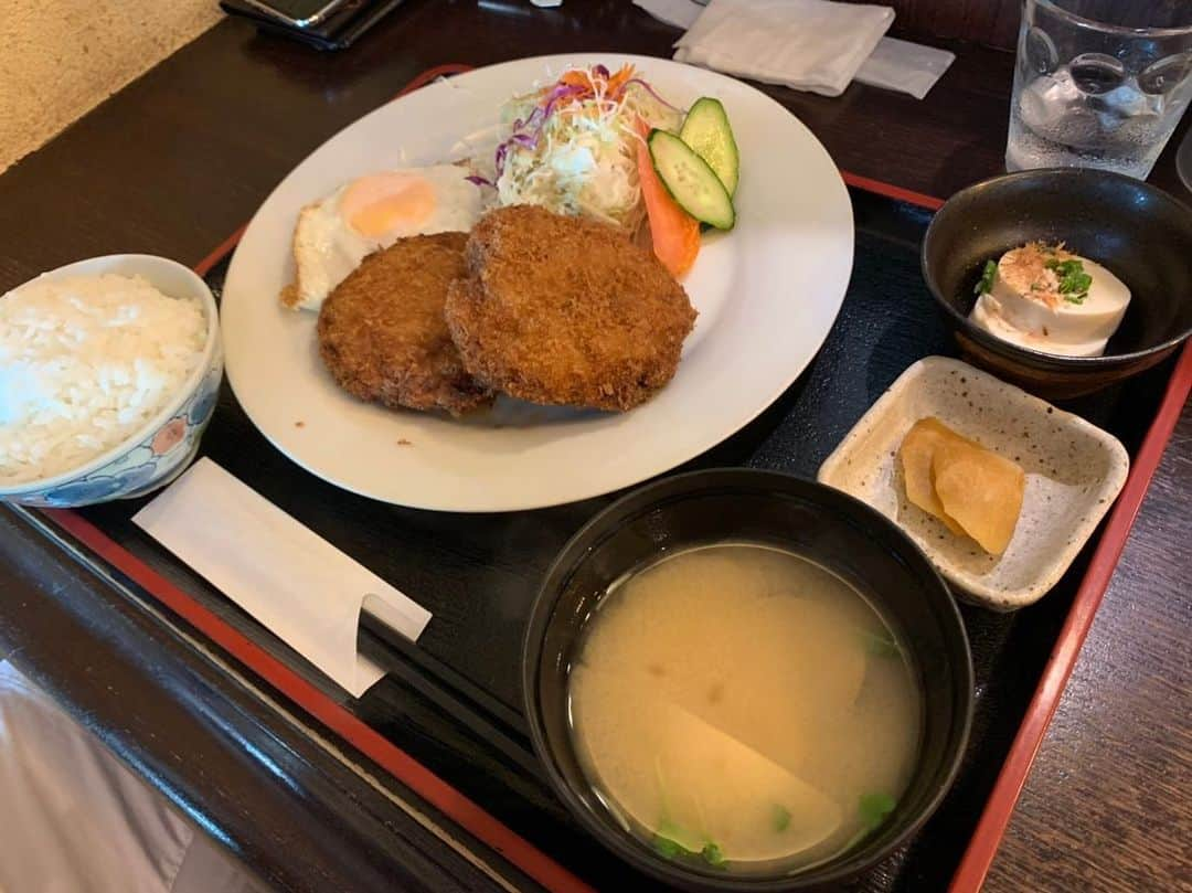 堤俊輔さんのインスタグラム写真 - (堤俊輔Instagram)「『ますたーの台所』でランチ🍽  メンチカツ最&高😍🤙🏾 美味かった〜✨ご馳走様でした😝  #サッカー  #Jリーグ  #鹿児島ユナイテッドFC #鹿児島 #soccer  #jleague  #kagoshimaunitedfc #kagoshima #堤俊輔  #ツツスタグラム  #チェストー！ #勝手に鹿児島大使 #ますたーの台所  #ランチ #メンチカツ最高 #鹿児島グルメ #ツツスタグルメ」11月4日 18時33分 - shunsuketsutsumi.19