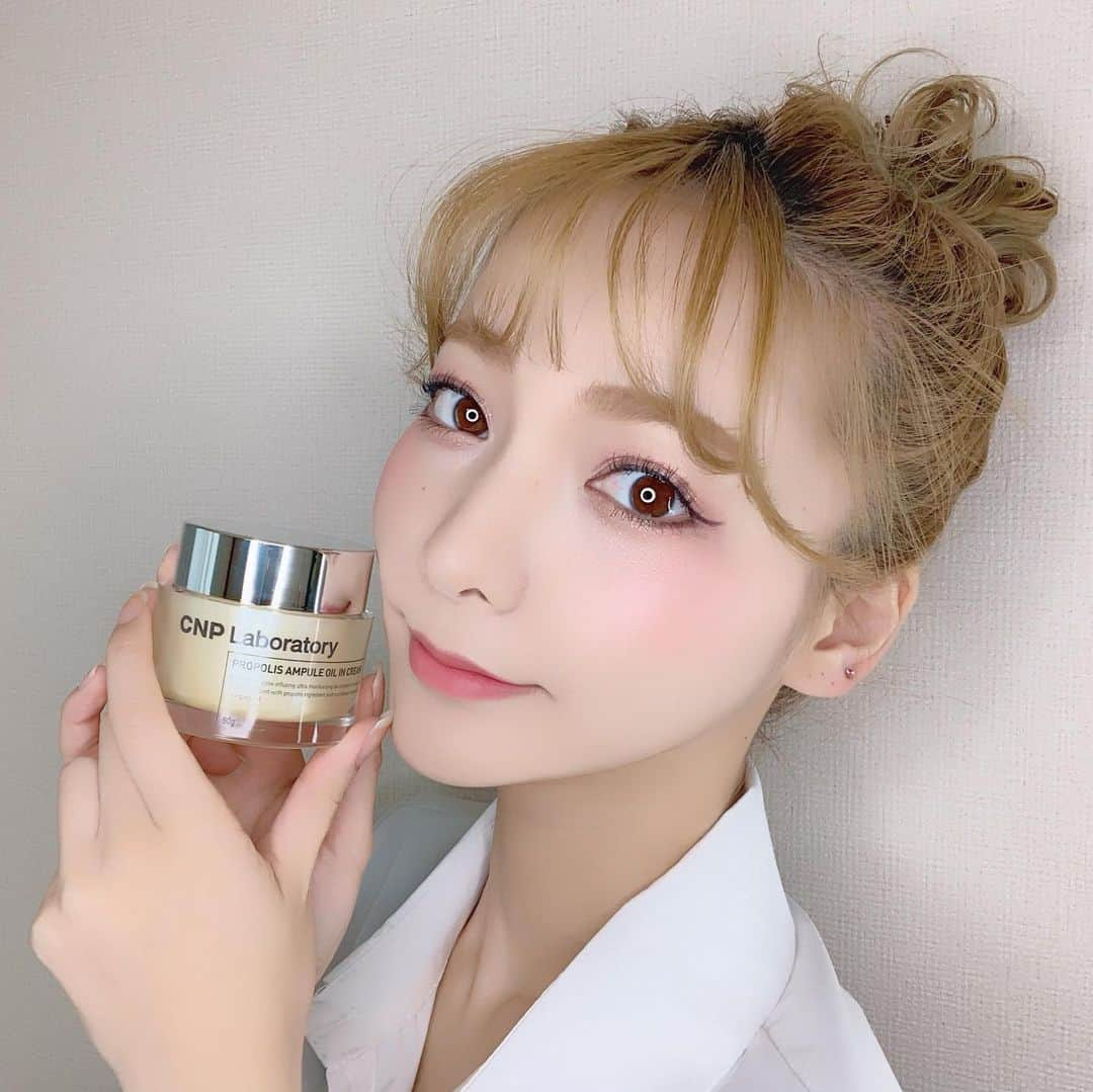 LISA minemuraさんのインスタグラム写真 - (LISA minemuraInstagram)「🌹 夜のお手入れにはチャアンドパクオイルインクリーム☺️💖 オイルの力で少量でもしっとり潤うクリーム😌✨✨ 🌹#チャアンドパク #プロポリスアンプルオイルインクリーム #保湿 #韓国コスメ #셀스타그램 #얼스타그램 #카메라 #촬영 #ヘアカラー  #ヘアスタイル #アッシュベージュ  #ベージュブラウン #エクステ #カラコン  #メイク #キャバ嬢 #キャバクラ  #長野 #長野市 #権堂  #りーみ #長野モデル #長野市モデル #長野県モデル」11月4日 18時44分 - lisa.minemura