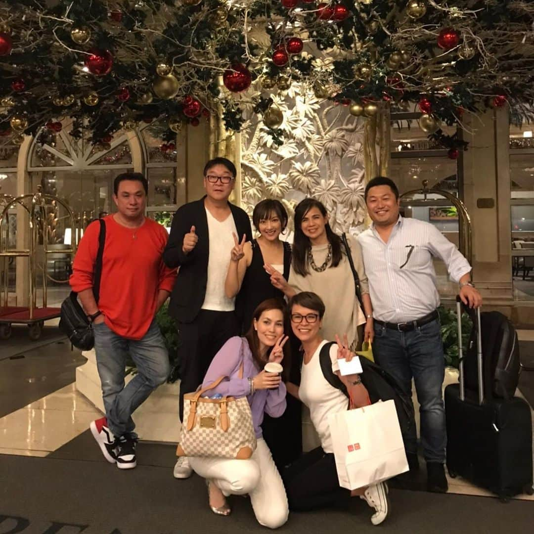 山田まりやさんのインスタグラム写真 - (山田まりやInstagram)「10月下旬 フィリピン マカティへ🇵🇭✈️ お仕事も遊びも全てが学びの場😆💖 ・ 日本人が経営するNO.1人気の美容室「hide 2A」💇‍♀️💇‍♂️✨ ・ 英語ペラペラのエステプロ・ラボ 海外事業グループの宮崎さんの渾身の商品説明素晴らしかった😍👏✨ ・ 私も今年こそ英語習いたいけど、、、 ポケトークが便利過ぎてなかなか、、、😅✨ ・ ・ #フィリピン  #マカティ #人気no1  #美容院  #hide2a  #エステプロラボ  #プロラボ  #プロラボホールディングス」11月4日 18時45分 - mariya.yamada