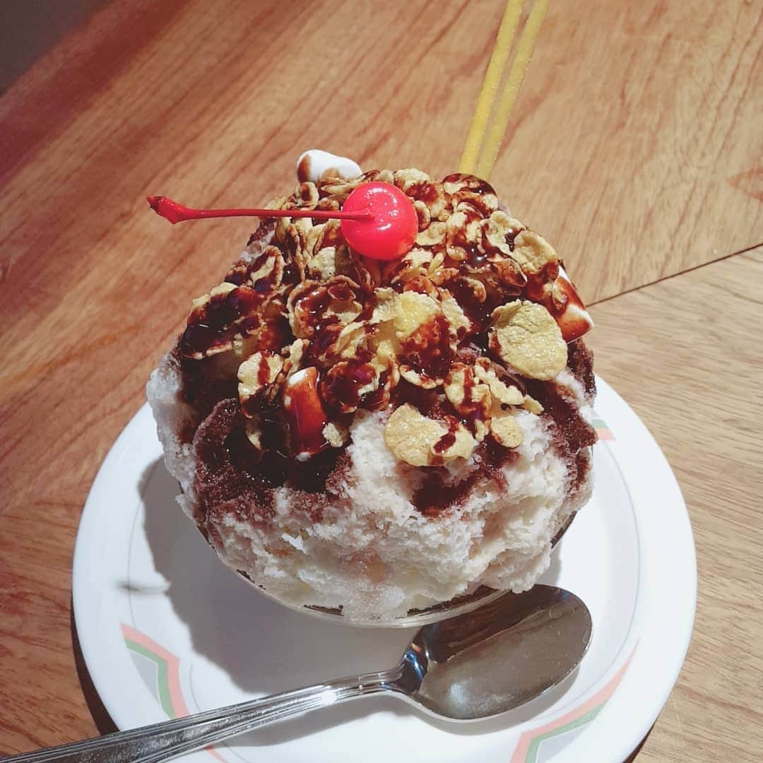 長江愛美さんのインスタグラム写真 - (長江愛美Instagram)「鹿児島ついて早々に💕 白熊🍧&ラーメン🍜 美味しかったぁー💕 #白熊#豚とろ#かき氷#豚とろらーめん#鹿児島名物#美味しかった#チョコレート味#満足#鹿児島  #まなみんのご飯記録」11月4日 18時48分 - manamin.512