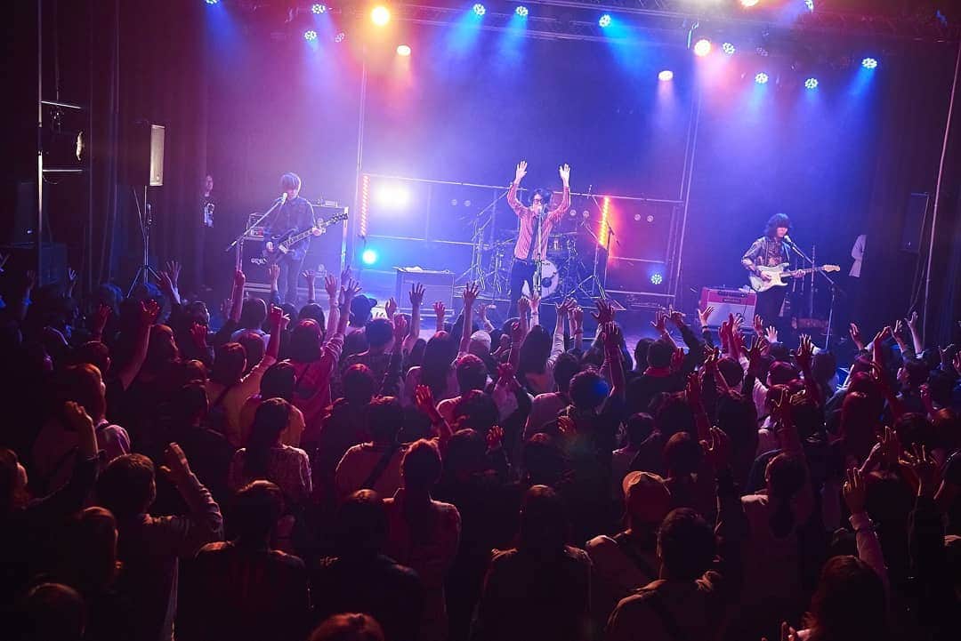 のインスタグラム：「📷@OOMOphoto  しゅうにゃんフェスからの山口大学医学祭でした！  #bassist #freedomcgr #orangeamps  #shareef #nike #airjordan #marvel #ironman #dccomics #batman #下関行ってみたい」