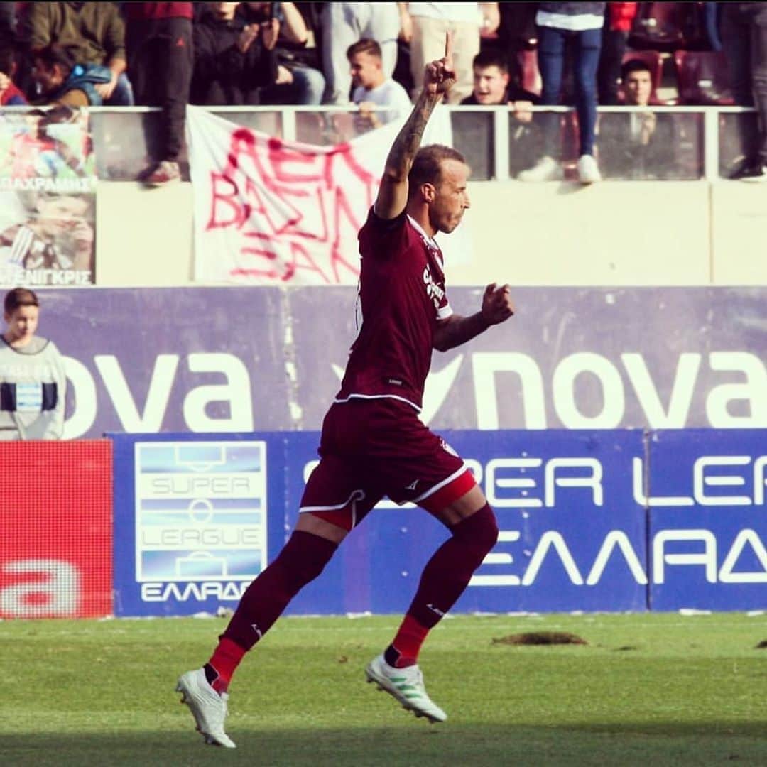 バンゲリス・モラスのインスタグラム：「Keep keep keep Going !!! 🐎🐎🐎 Never Give Up 💪💪💪 #football #passion #faith #ael」