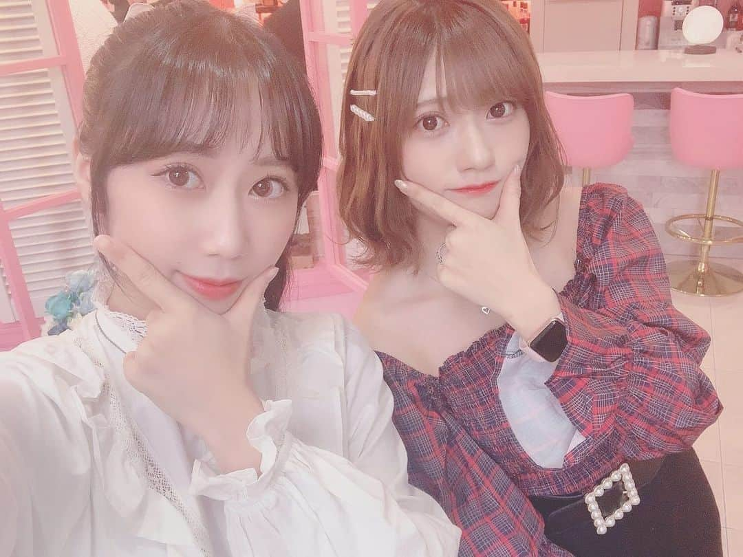 山田麻莉奈さんのインスタグラム写真 - (山田麻莉奈Instagram)「. はるちゃんと〜🐇❤︎❤︎ . 東京いるって声掛けてくれて ちょうど最近20歳になって お酒飲めるようになったから お誘いしたの( ¯﹀¯ ) . はるちゃんもだいぶお酒弱いみたい。 仲間👶笑 . ひさしぶりにいっぱい喋れてよかった〜すき！ . .」11月4日 18時59分 - marina.yamada_324