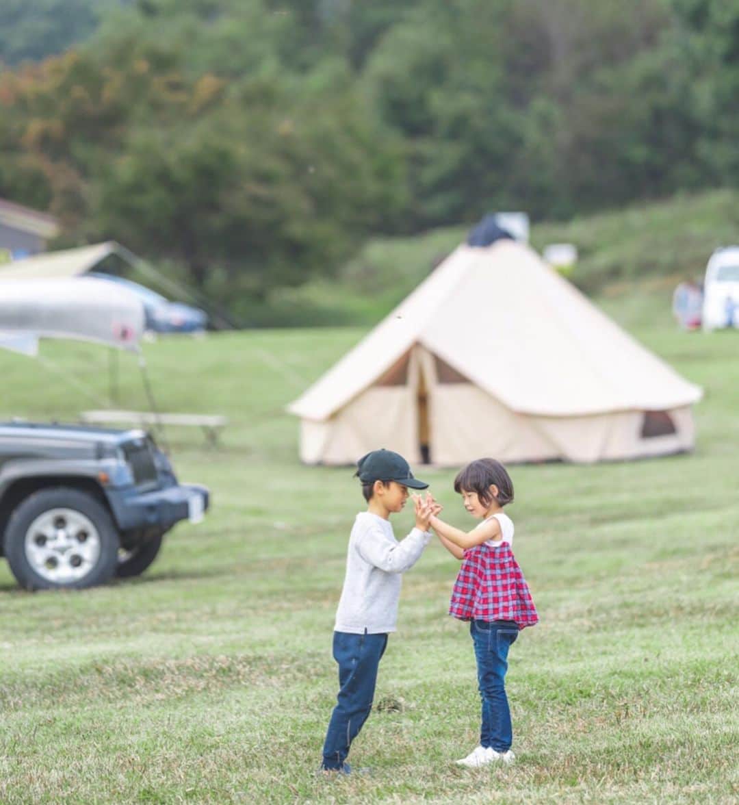 *yoko*さんのインスタグラム写真 - (*yoko*Instagram)「* りんご娘🍎inマキノ高原キャンプ場🏕 ほぼ初めましての方々ばっかりやったのに、全くそんな感じがしない何とも不思議な笑顔いっぱいの楽しすぎたキャンプ🏕 皆さんありがとうございました♡ 心乃の思い出がまた増えた2日間やったなー。 ・ @inagakiyasuto  いつも素敵な写真をありがとう♡ @anakichi0325 企画ありがとう♡ ・ #あなキャン#マキノ高原#マキノ高原キャンプ場#キャンプ#camp#ファミリーキャンプ#ファミキャン#キャンジョ#camjyo#キャンプのある暮らし」11月4日 18時59分 - yococono