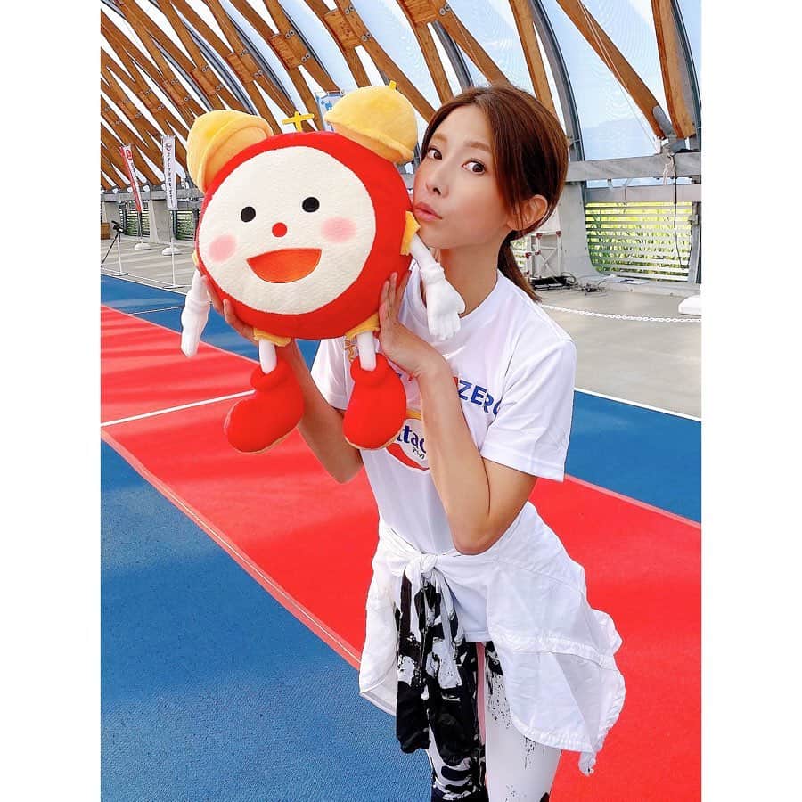のインスタグラム：「. 【SWIPE→3】 今日は#新豊洲brilliaランニングスタジアム にて開催された#かけっこアタックzero のMCをさせていただきました🎤#めざましくん と記念撮影が出来て嬉しかった⏰❤ 今日のお子さん達はみんな元気いっぱいで私もとっても楽しかったです🧚‍♀️講師の#川面聡大 さん、ゲストの#小池祐貴 選手が教えてくれた速く走るコツをお家でもしっかり復習して、今よりももっと速く走れるようになれるように頑張りましょうね💪🏻💪🏻 . #かけっこアタック  #日本ランニング協会  #ランニングアドバイザー  #花王 #めざましテレビ  #works #toyosu」