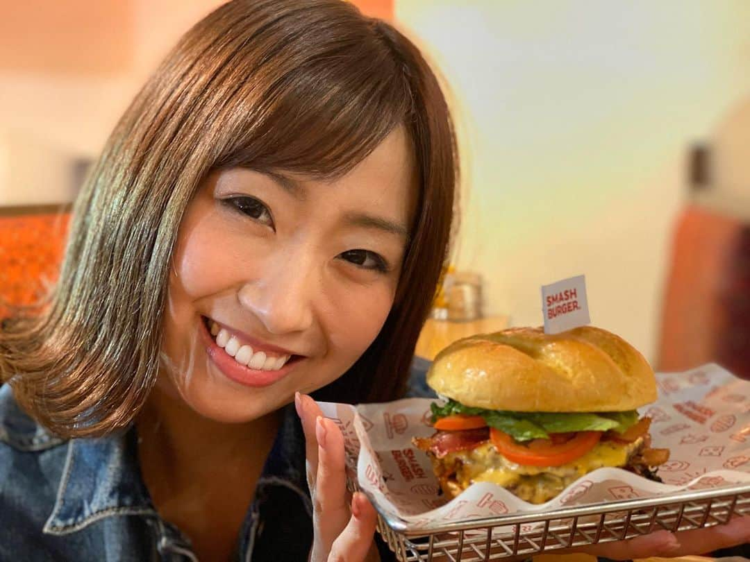 津田菜都美さんのインスタグラム写真 - (津田菜都美Instagram)「* アメリカンサイズ🇺🇸🍔so big😍!!!!! #smashburger」11月4日 19時03分 - tsuda_723_official