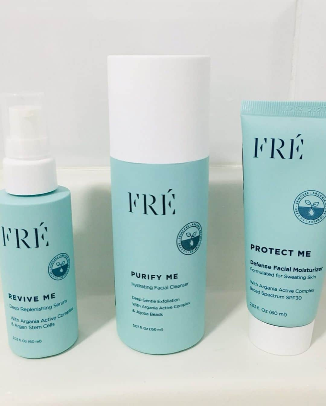 ブライオニー・ペイジさんのインスタグラム写真 - (ブライオニー・ペイジInstagram)「Finally a skincare company that understands my sporty lifestyle! I’ve been trying out the 123FRÉ skincare set and I’ve noticed a really nice change to my skin. It feels softer and looks brighter (around my eyes especially). Also, I found that my make-up applies easier and stays on better with the use of the moisturiser - which has been a nice bonus. I have really sensitive skin so the fact their products are all hypoallergenic is really important. 🧖🏼‍♀️ . . @freskincare company tailors its skincare products for sporty women and those with active lifestyles, so the 123FRÉ skincare products are perfect for me. They are also 100% vegan, cruelty-free and the company cares about the environment and empowering women. 🌿 For every skincare set bought, they plant an Argan tree to help replenish the endangered Argan forest in Morocco and support the women who harvest the Argan oil, which is one of their core ingredients. . . For 48 hours ONLY – use code BRYONYPAGE for 15% OFF at checkout @freskincare LINK ON BIO! . 100% money back guarantee (satisfied or refunded) . #loveyoursweat #freskincare #veganbeauty #winterskincare #athleteskincare #beautyinmotion」11月4日 19時11分 - bryony_page