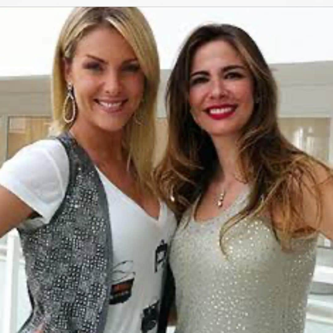 Ana Hickmannさんのインスタグラム写真 - (Ana HickmannInstagram)「Bom dia e feliz aniversário (mesmo que um pouquinho atrasado) para esta morena linda e mais alta do que eu 🥰 @lucianagimenez !!! 🎂🎂🎂」11月4日 19時16分 - ahickmann