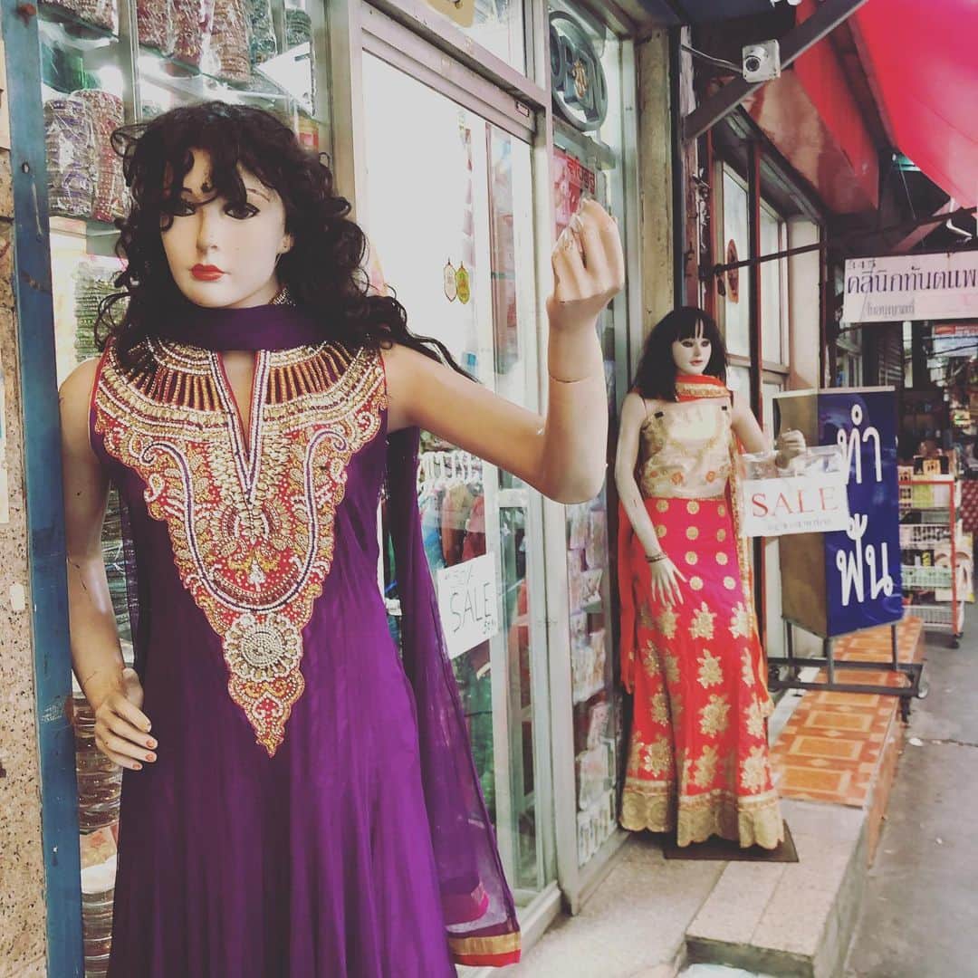 倉本康子さんのインスタグラム写真 - (倉本康子Instagram)「🌟 バンコクのインド人街。 後ろ姿なんて ちょいホラー。笑」11月4日 19時28分 - yasuko_kuramoto_yakko