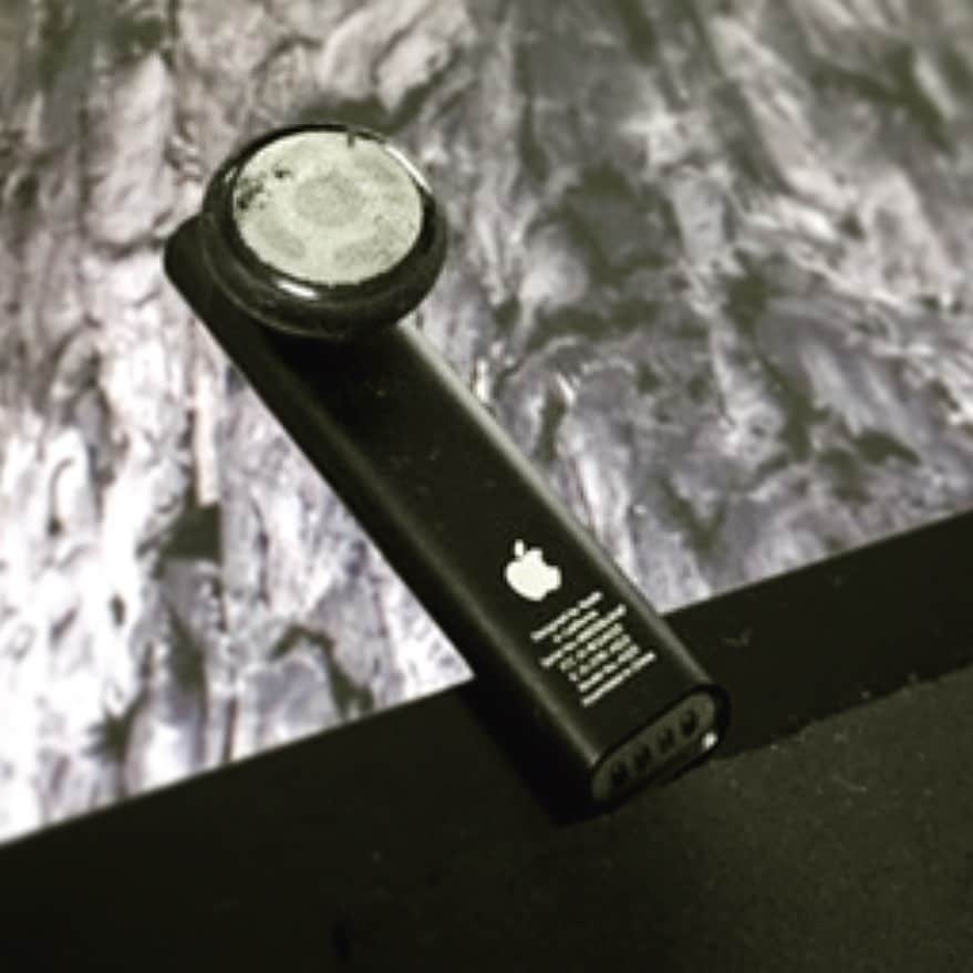 安倍吉俊のインスタグラム：「古い写真を見返してたらこんなのが出てきた。Appleこんなの作ってたっけか」