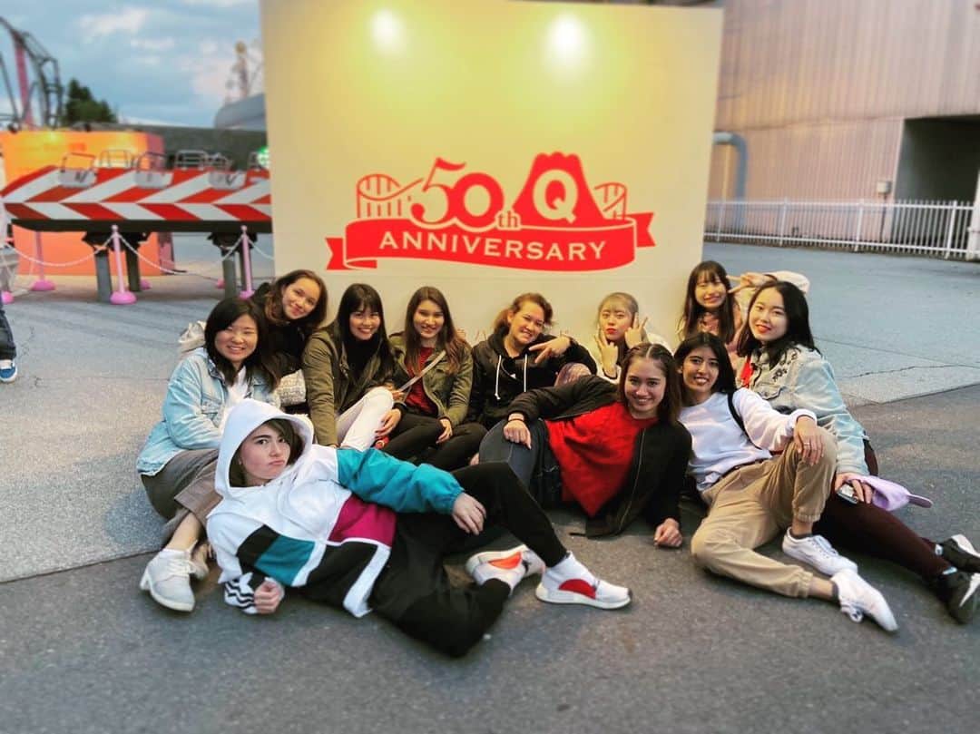 ベネット・マヤのインスタグラム：「Fuji-Q highland was a blast!  I’m pretty sure I blacked out on ええじゃないか but besides that it was great 😂 #fujiq #dayoff #girlfriends #love」