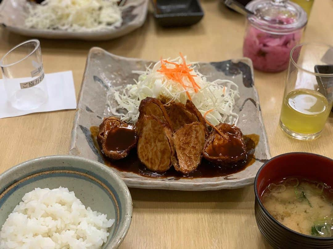 森上亜希子さんのインスタグラム写真 - (森上亜希子Instagram)「イベント終わりに名古屋でマネージャーと「矢場とん」！ 味噌カツ最高🙌  今日は豚だけど、今日もお肉😊 美味しゅうございました！  おデブまっしぐら😭 ダイエットは明日から🤪  #テニス #イベント #名古屋 #矢場とん #美味しい  #肉食女子 #お肉大好き」11月4日 20時07分 - akiko_morigami