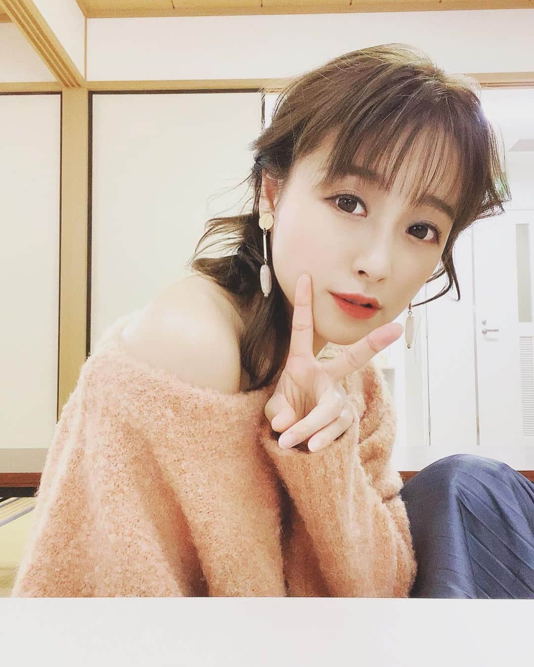 鈴木奈々さんのインスタグラム写真 - (鈴木奈々Instagram)「ボートレース芦屋のイベントに 沢山の方に来ていただき、 本当に本当に感謝してます♡♡♡ ありがとうございます(^-^)！！ クイズ大会をしたり、 質問コーナーをしたり、 めちゃめちゃ楽しかったです(^-^)♡♡♡ みんな優しかったなぁ〜♡♡♡ また会いたいなぁ〜♡♡♡ #ボートレース芦屋 #福岡県 #大好きだなぁ❤️」11月4日 20時13分 - nana_suzuki79