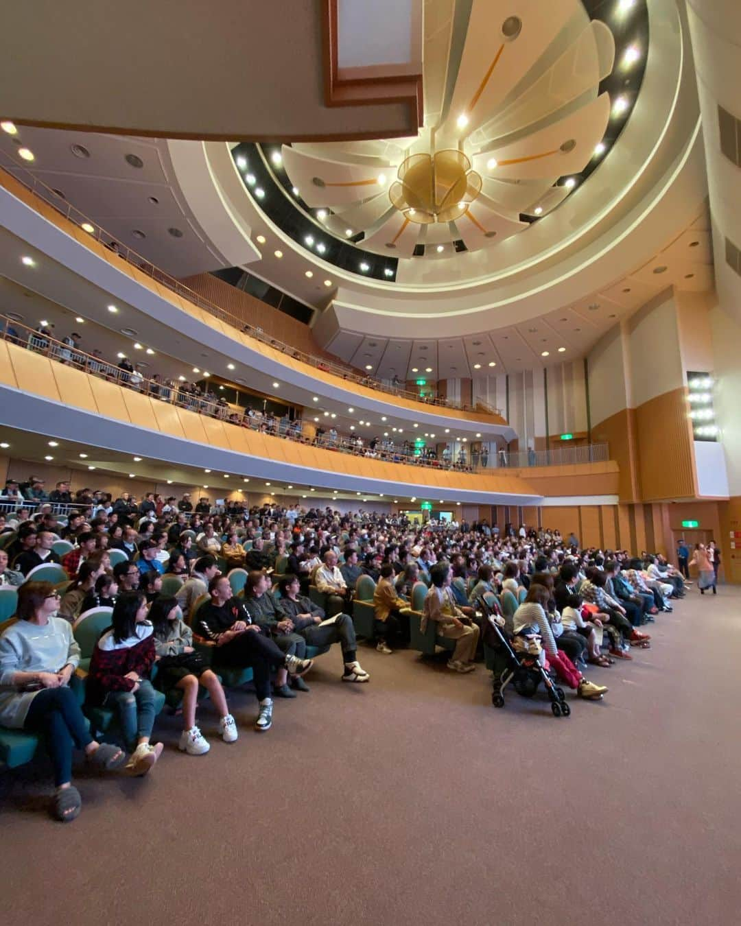 鈴木奈々さんのインスタグラム写真 - (鈴木奈々Instagram)「ボートレース芦屋のイベントに 沢山の方に来ていただき、 本当に本当に感謝してます♡♡♡ ありがとうございます(^-^)！！ クイズ大会をしたり、 質問コーナーをしたり、 めちゃめちゃ楽しかったです(^-^)♡♡♡ みんな優しかったなぁ〜♡♡♡ また会いたいなぁ〜♡♡♡ #ボートレース芦屋 #福岡県 #大好きだなぁ❤️」11月4日 20時13分 - nana_suzuki79