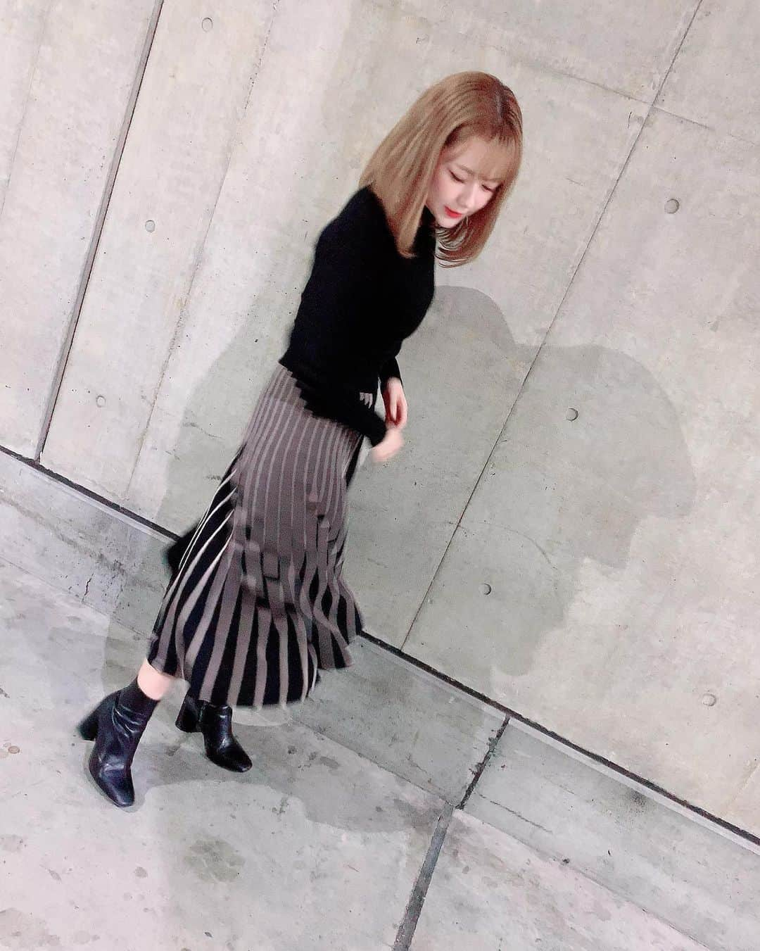 村重杏奈さんのインスタグラム写真 - (村重杏奈Instagram)「今日はおとなっぽ🍎私服🍎 握手会ありがとうございました🍎」11月4日 20時16分 - hktanna4848