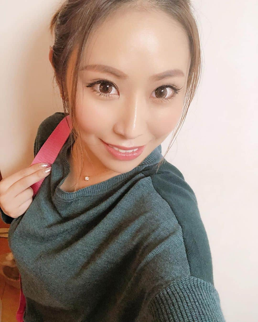 渡瀬茜さんのインスタグラム写真 - (渡瀬茜Instagram)「今日はでこっぱ😚ってか今パルさんとお散歩行ってたんだけどやっと秋っぽくちょっと肌寒くなってきたねー🍁みんな風邪ひかないようにね😉  #秋風#11月#でこっぱち#オフな感じ#まったりな1日#スマホゲームしてた」11月4日 20時23分 - wataseakane1