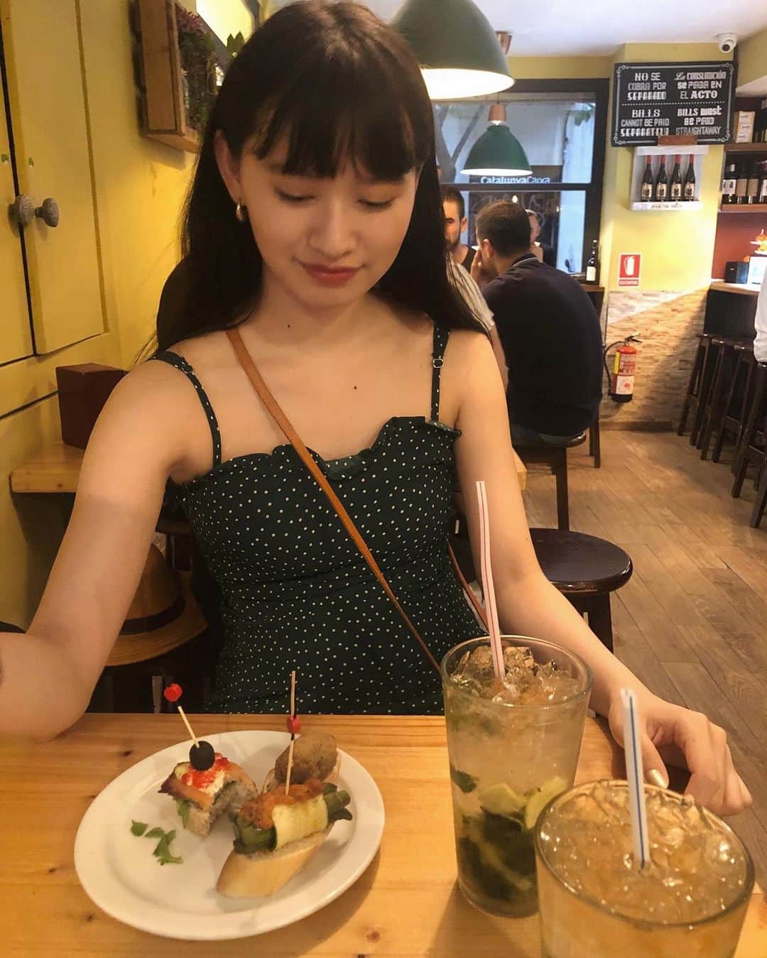 shihori.kathleenのインスタグラム：「. 二人旅のスペインの思い出 楽しかったなぁおいしかったなぁあったかいの恋しいなぁ 寒いねきょう」