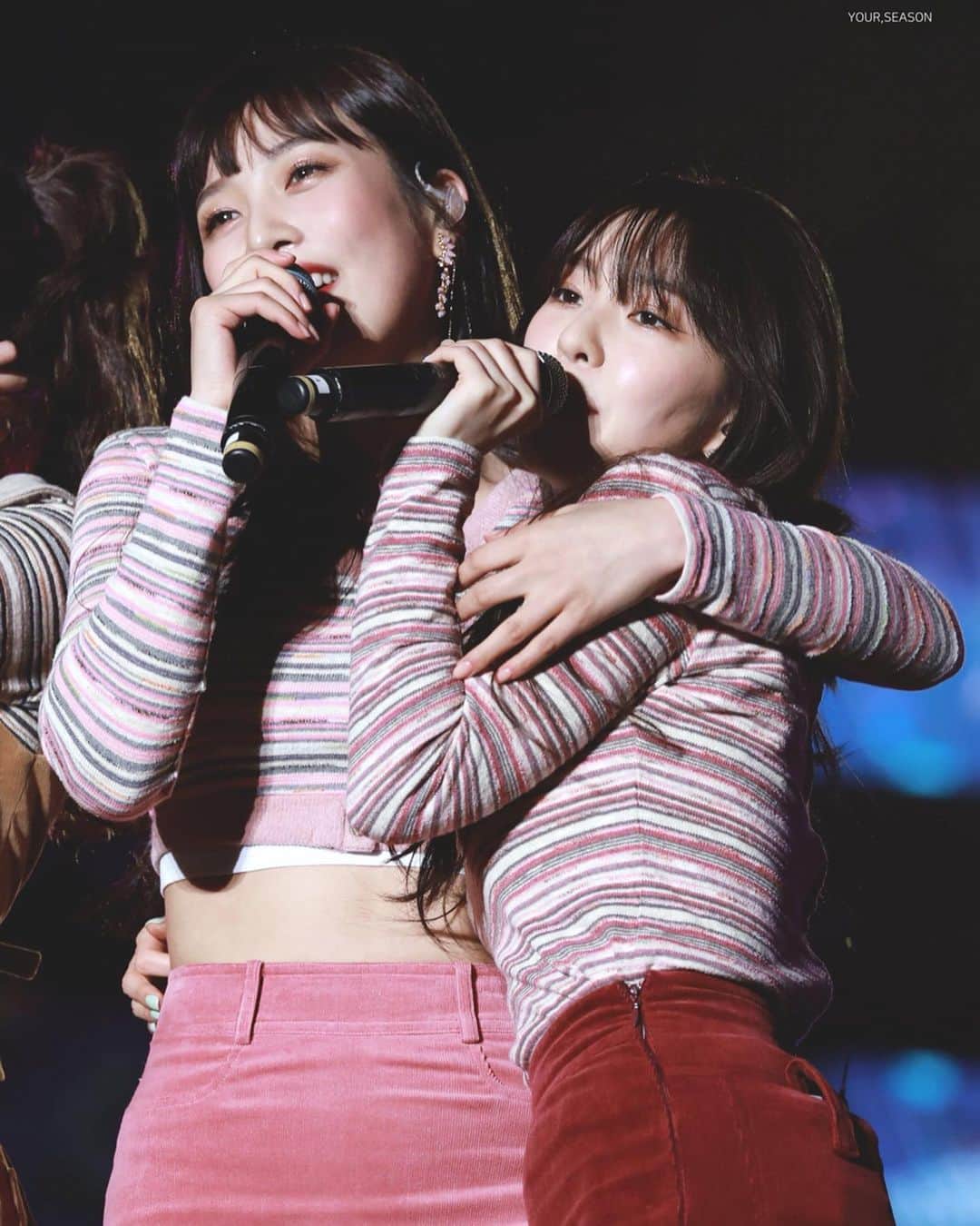 ジョイ（ファンアカウント）のインスタグラム：「191012 JOY - Gumi Love Festival #REDVELVET#JOY#레드벨벳#조이 © dear blossom, your season , star he for joy」