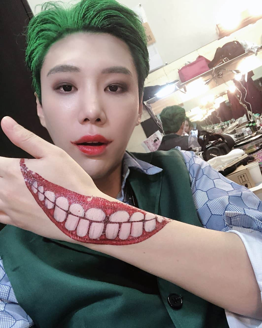 イェジュン さんのインスタグラム写真 - (イェジュン Instagram)「늦은 #halloween 🎃 #live 🎤 #joker #beautyandthebeast」11月4日 20時58分 - _simyejun_