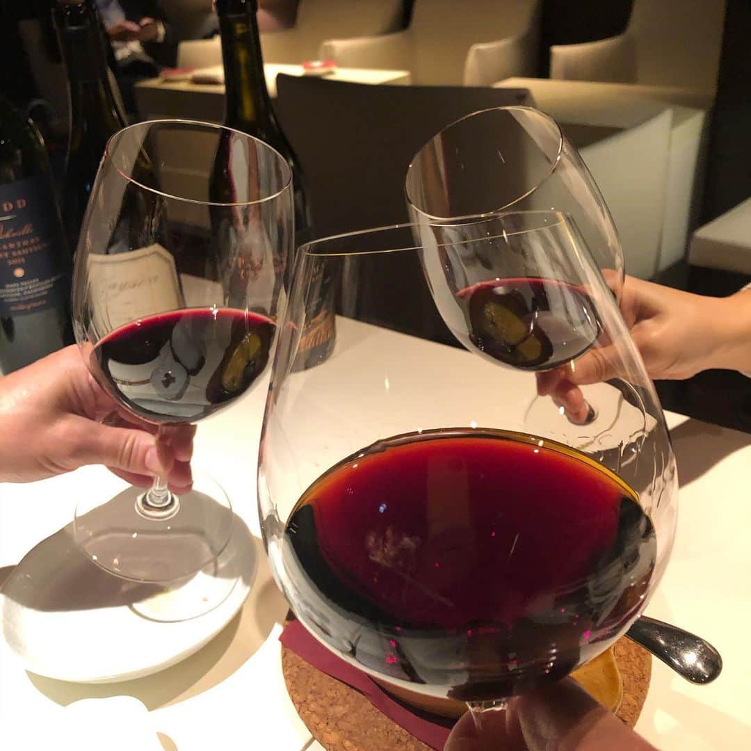関谷亜矢子さんのインスタグラム写真 - (関谷亜矢子Instagram)「カリフォルニアワイン専門の素敵なお店で、気のおけない仲間と乾杯🍷エキスパートの試験が終わって、コメント考えずに飲める幸せ😊by the glassで沢山の種類が楽しめる大人のお店。  #ワイン蔵 #新橋#カリフォルニアワイン ワインエキスパート #まだまだ #初心者」11月4日 21時08分 - ayakosekiya.516