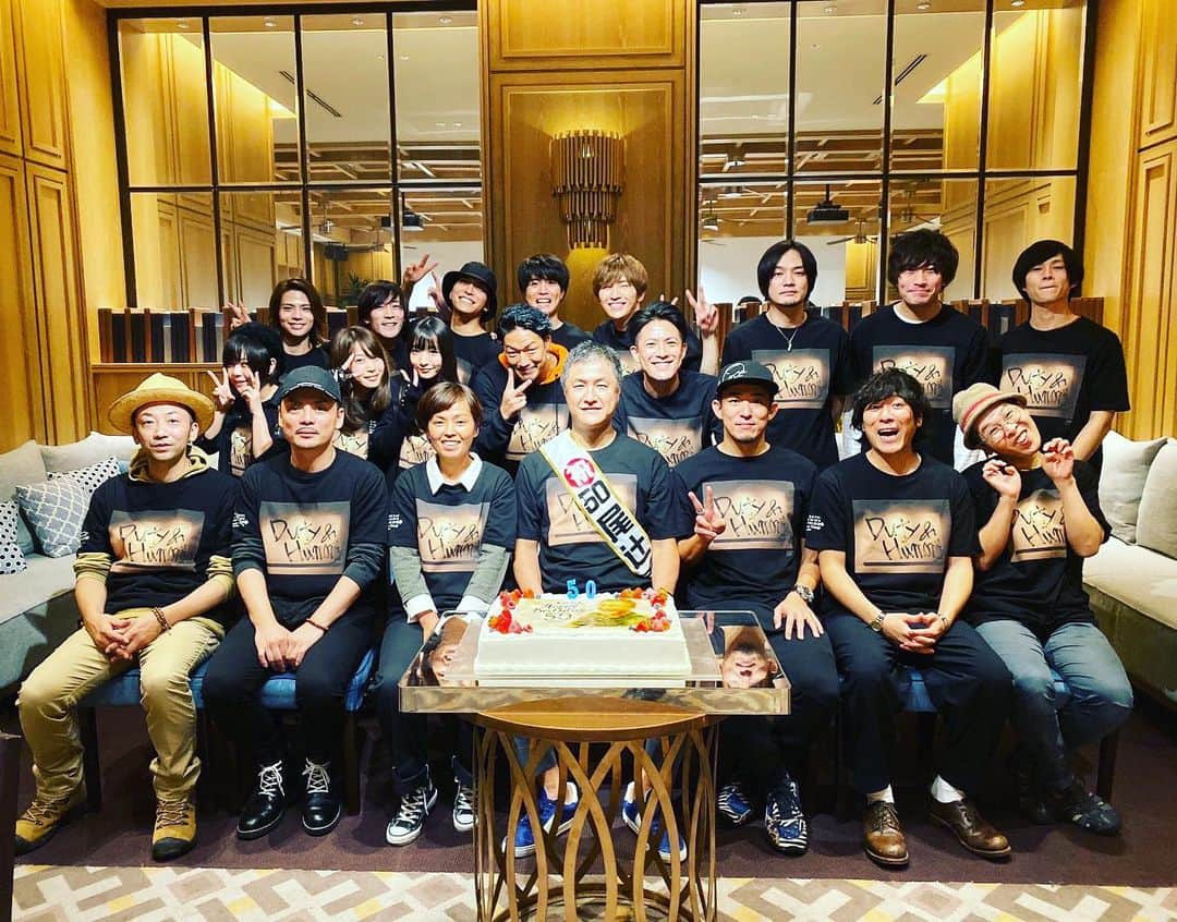 のインスタグラム：「✴︎ ㊗️組長🎉  id ENTERTAINMENT . #FUNKY_MONKEY_BABYS #ファンキー加藤 #back_number #モン吉 #SPICY_CHOCOLATE #上村昌也 #あゆみくりかまき #THE_BEAT_GARDEN #Uru #寿君 #MISS_MONDAY #ONE_BIG_FAMILY」