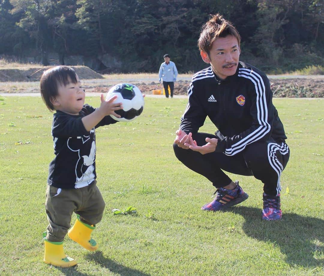 ベガルタ仙台さんのインスタグラム写真 - (ベガルタ仙台Instagram)「11月4日 ベガルタ×ふるさとで遊ぼう ベガルタバスで行く！東松島市、秋の味覚満喫ツアー  #芋掘りルターナ #居眠りベガッ太 #見守る菅井 #ご参加ありがとうございました #菅井直樹 #地域連携課 #ベガッ太 #ルターナ #ベガルタ仙台 #仙台 #サッカー #Jリーグ #2019シーズン #スローガン #ReVolution #ベガルタ×ふるさとで遊ぼう #クラブ25周年記念事業 #KIZUNA未来プロジェクト #東松島市 #野蒜 #幸満つる郷KDDIエボルバ野蒜」11月4日 21時23分 - vegaltasendai