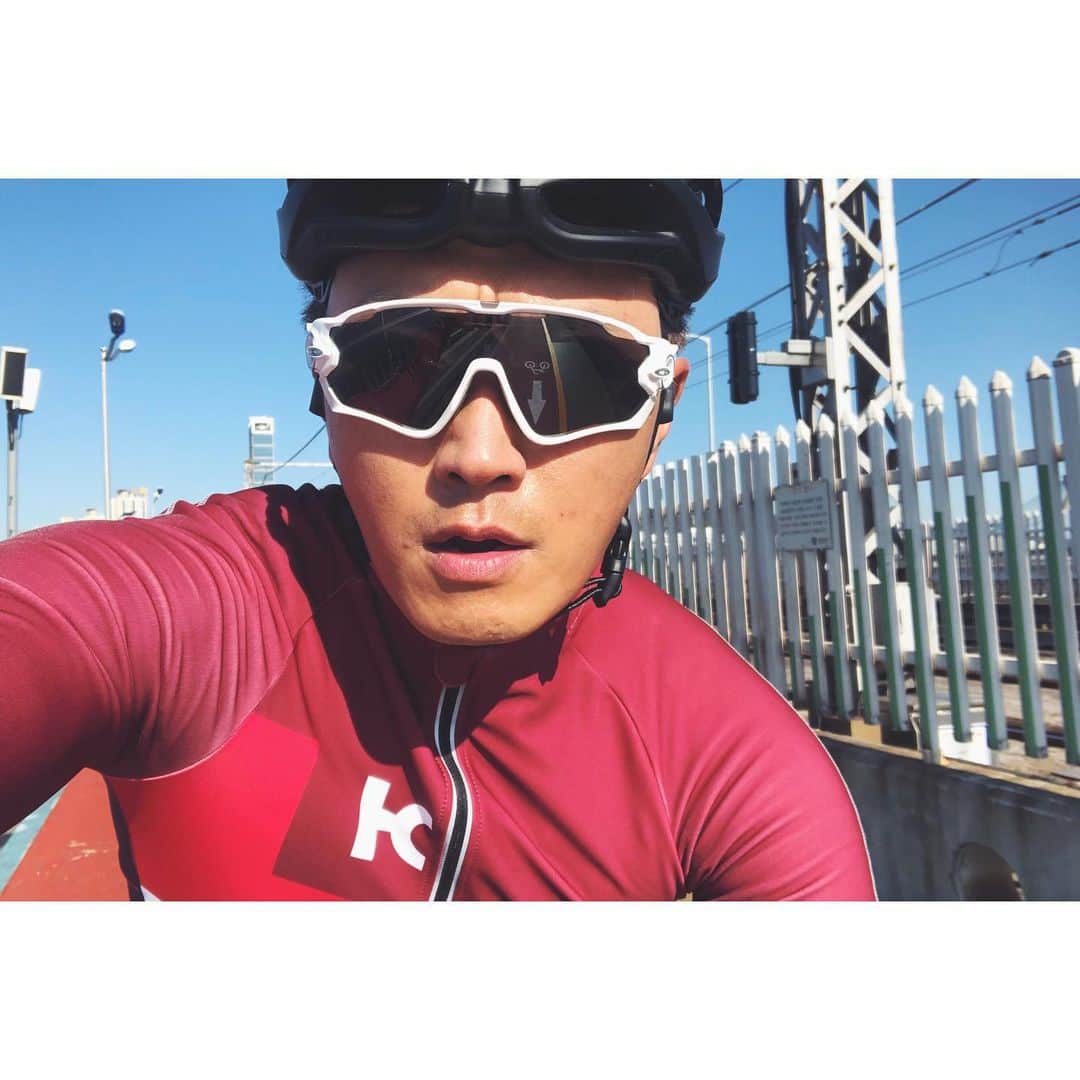 チン・テヒョンさんのインスタグラム写真 - (チン・テヒョンInstagram)「오랜만에 장거리행 혼자타는 자전거는 힐링이오  #자전거 #라이딩 #로드바이크」11月4日 21時23分 - taihyun_zin
