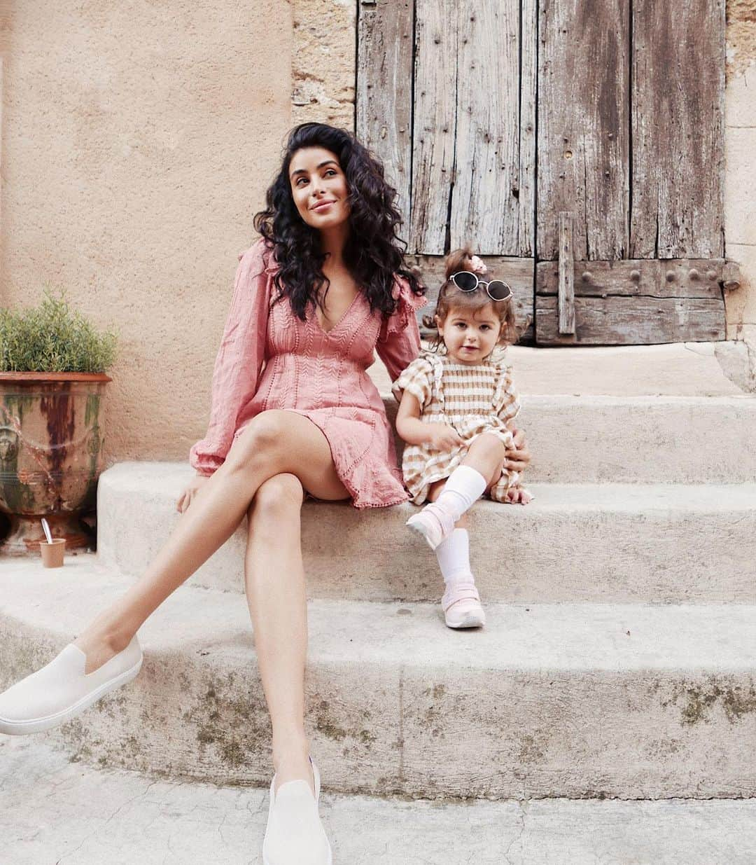 Sazan Hendrixさんのインスタグラム写真 - (Sazan HendrixInstagram)「A post from my heart 💖 When we explored the streets of Provence, there was a lavender aroma that filled the air and I was reminded of a prophecy my friend had for me right before we sold our house. In the prophecy she saw a vision of Teeny handing me lavender sticks and I was blocking out weeks in my calendar (among some other incredible things). When we researched the meaning of lavender we discovered it is a symbol of healing. Fast forward to this moment, walking these streets hand in hand with my daughter, and feeling exactly that. The sweetest comfort filled my spirit this day and having seen so many pieces of the prophecy come true, I am reminded just how good it feels to walk out this life in God’s hands. I will cherish this season we’ve had & all of the amazing memories and lessons that came with it 💜🙏🏽 #GodKnowsBest #familymemories #provence #teenyandme @noken」11月4日 21時25分 - sazan