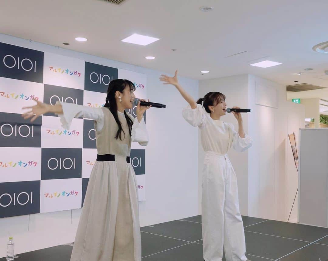 長谷川萌美さんのインスタグラム写真 - (長谷川萌美Instagram)「. . 【静岡】リリイベありがとうございました💓 . 静岡マルイさんと、タワーレコード静岡店さんにて😊 . 街は大道芸ワールドカップで賑やか！ そんな中ビタスイもリリースイベントで 話して歌って楽しかったです！ 金曜日のラジオ放送含め、 今回名古屋と静岡の方の愛とぬくもりを沢山感じた4日間でした。 . 名古屋！静岡！また来ます！！ ありがとうございました！💕 .  #ビタスイ #遠ラブ #名古屋 #静岡 #静岡マルイ #タワーレコード静岡店 #大道芸ワールドカップ #bittersweet #遠いところへ行くのでしょう #ラブストーリーは始まらない」11月4日 21時50分 - moemi_hasegawa