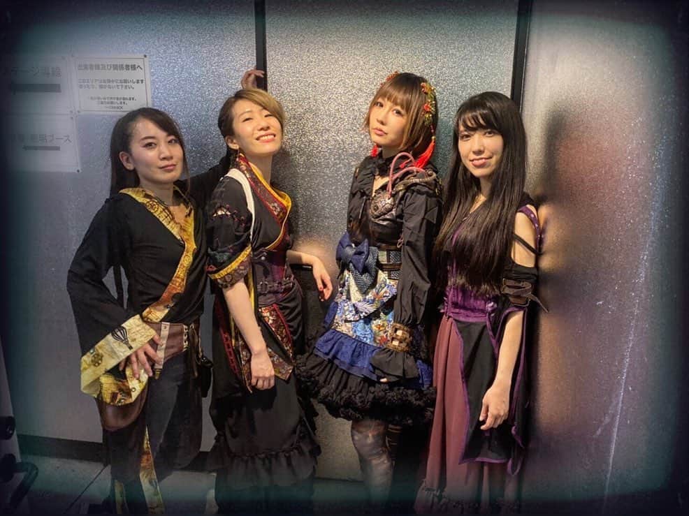 yucat（加藤有加利）さんのインスタグラム写真 - (yucat（加藤有加利）Instagram)「PARALLEL LIVE 東名阪レコ発Tour'19〜Steam Japan〜 @大阪STARBOX 2019.11.2 @名古屋Fairy-tales 2019.11.3 足を運んで下さり逢いに来て下さったトラベラーの皆様、最高に楽しい音楽の時間をありがとうございました!! まだ東京があるのでそれまでは詳しく書きませんが、やはり1年ぶりのフルバンド編成ワンマンは楽し過ぎる。 新曲たちも好評でとても嬉しいです。 バンドワンマンは音と戯れみんなと作り上げていく感覚なので、ストーリー仕立てのショーライブとはまた違う感情が生まれます。 変わらないのは今ここにある居場所に幸せを感じ、たくさんの笑顔と涙をもらえるので愛おしくて愛しくてたまらないってことです。 本当にありがとう。  バンド感も増して意志の疎通も相思相愛も深まりどんどん素敵になっていくー！ 楽しいなぁ〜 東京でラストなのが寂しい。 次に繋がるように魂込めて生き抜きます。少しあきますがラスト東京も今の気持ちを全てさらけ出してみんなと愛の溢れた時間を過ごしたいと思います。  今週末は学園祭出演もありますよー！ ライブ盛り沢山な2ヵ月が始まりました。 アルバムのリリイベもどんどん増えていくと思いますので情報解禁お待ち下さいー！ ・ 【yucat LIVE情報】 ▶︎11/10（日）洗足学園学園祭 ▶︎11/15（金）レコ発ワンマンツアー@渋谷eggman ▶︎11/17（日）生田緑地 食の祭典 フリーライブ ▶︎11/23（土）詳細後日 ▶︎12/15（日）毎日がクリスマス2019 ワンマンライブ 詳細はHPへ  #vocal #yucat #guitar #YASHIRO #bass #萩原みのり #drums  #桝谷マリ #manipulator  #久保こーじ #ガールズバンド #girlsband #singer #singersongwriter #大阪starbox #名古屋 #fairytales #東名阪ツアー #steampunk #japan #和装 #スチームパンク #和ゴス #漢服」11月4日 21時54分 - yucat1031