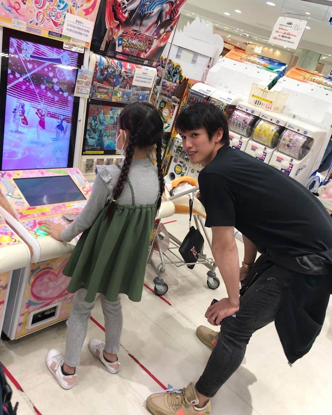 陽岱鋼さんのインスタグラム写真 - (陽岱鋼Instagram)「今天來到遊戲場！ 今日はゲームセンター。」11月4日 22時02分 - dkyoh