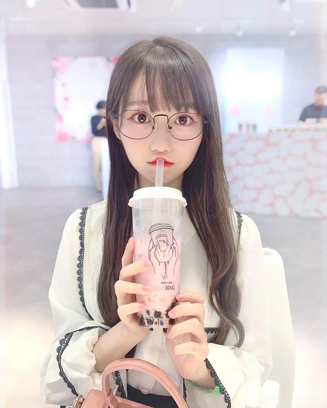 大谷映美里さんのインスタグラム写真 - (大谷映美里Instagram)「🐇🌸🐇🌸 ㅤㅤㅤㅤㅤㅤㅤㅤㅤㅤㅤㅤㅤ ひとくちも あげません (*ﾟωﾟ*) なんてね ㅤㅤㅤㅤㅤㅤㅤㅤㅤㅤㅤㅤㅤ ニーハイブーツがはける季節になって嬉しい〜💐 ブランドタグ付けしました♡ ㅤㅤㅤㅤㅤㅤㅤㅤㅤㅤㅤㅤㅤ #tittyandco #moussy #lilybrown #whoswhochico」11月4日 22時17分 - otani_emiri