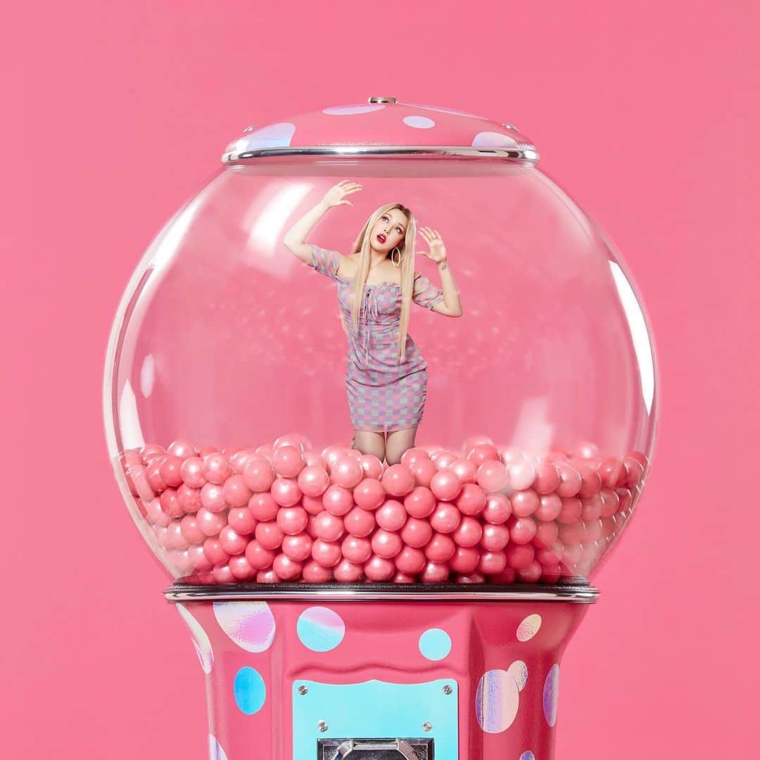 ポニーのインスタグラム：「#유료광고 #제품협찬  . Are you ready for some Bubble Gum Fun? I AM!🙋‍♀️ 버블검 불 준비되셨나요?🎈 . #BittixColourpop #colourpopcosmetics #BITTI . @colourpopcosmetics @mybitti  Available Now on ColourPop.com」