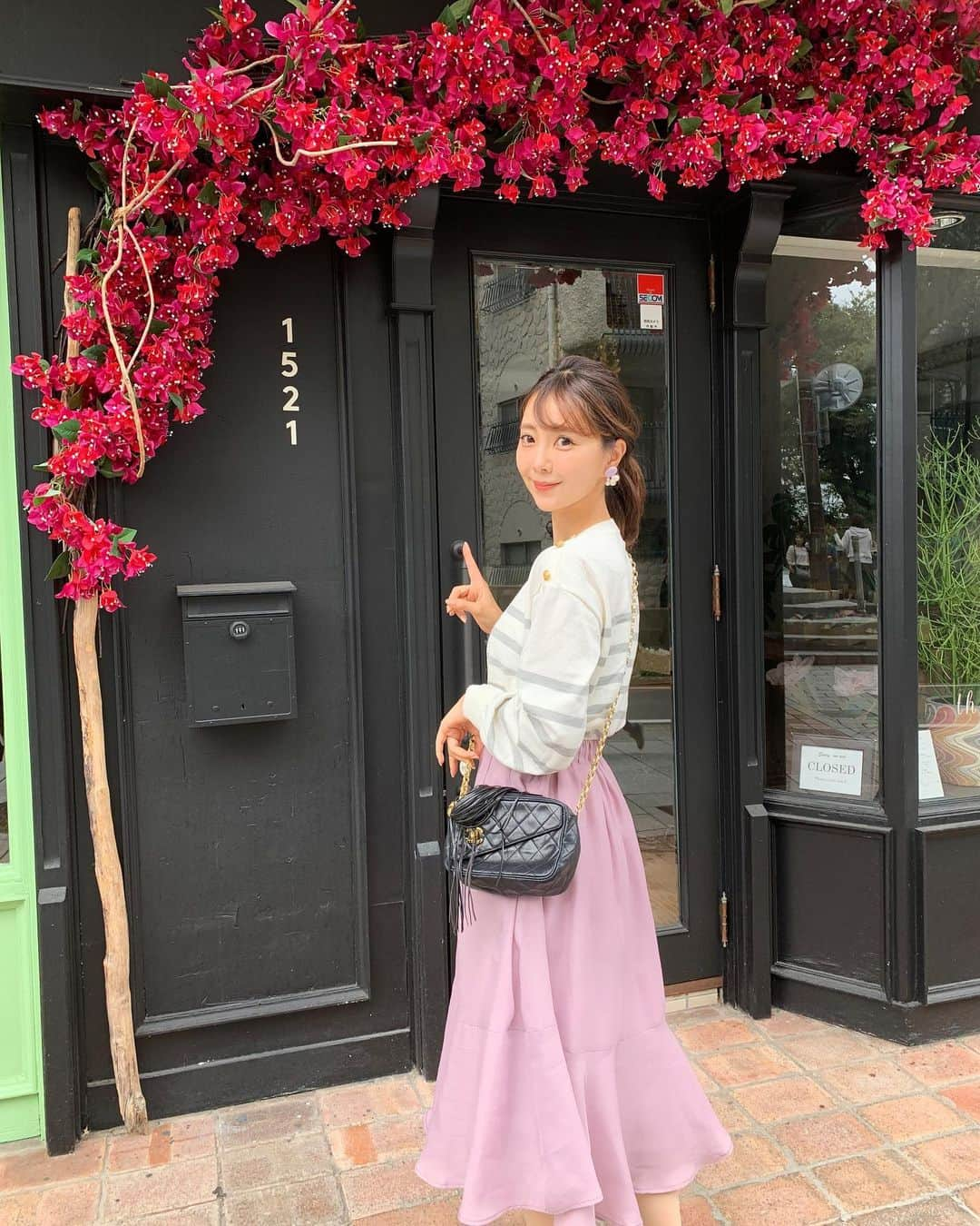 中田絵里奈さんのインスタグラム写真 - (中田絵里奈Instagram)「. 昨日は北野へ☺︎ . HOTEL KITANO CLUBは調べず行ったら 完全予約制のレストランでしたが 併設されてるショップが可愛かった❤︎ . そして行ってみたかったJOE'S soapも 残念ながらお休み🥺 . 素敵なスタバも混んでいて入れず… また色々リベンジしなくちゃ☺︎! . お洋服はボーダー ニットに 新作のオーガンジースカートでした🕊♡ . #北野散策 #神戸散策 #北野 #ホテルキタノクラブ #hotelkitanoclub #スタバ #神戸旅行 #神戸観光 #神戸 #bd旅行 #kobe #関西旅行」11月4日 22時28分 - erinanakata